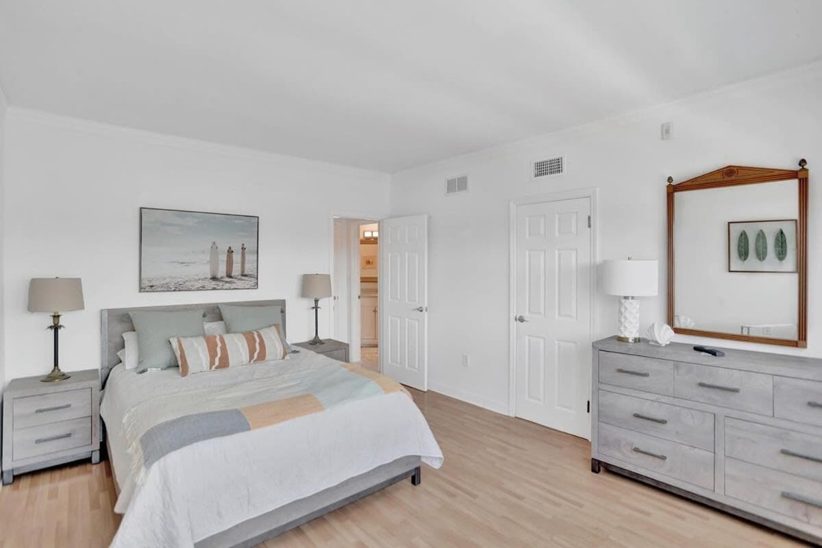 Fort Lauderdale Yacht & Beach Club 412 — 18