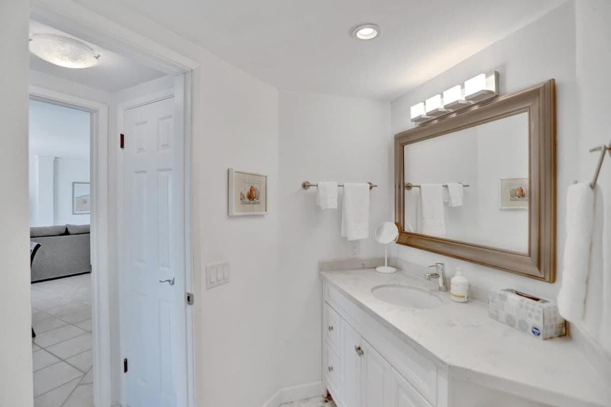 Fort Lauderdale Yacht & Beach Club 412 — 21