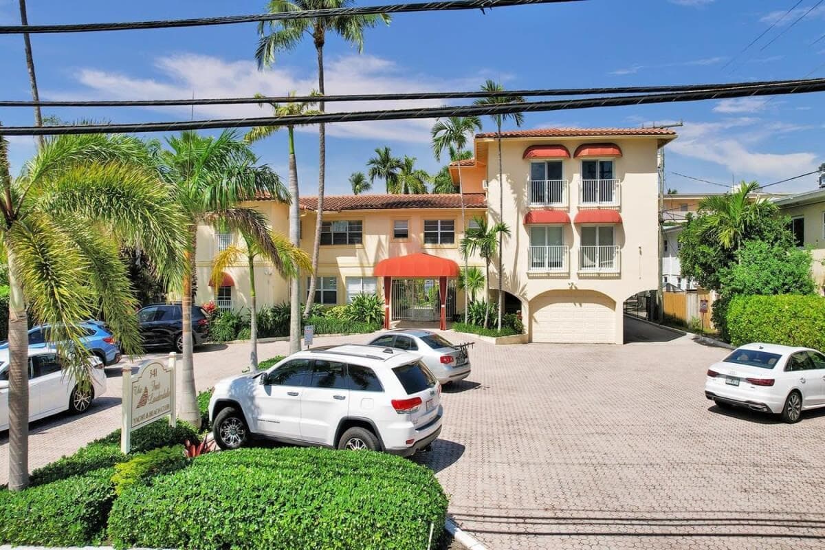 Fort Lauderdale Yacht & Beach Club 412 — 27