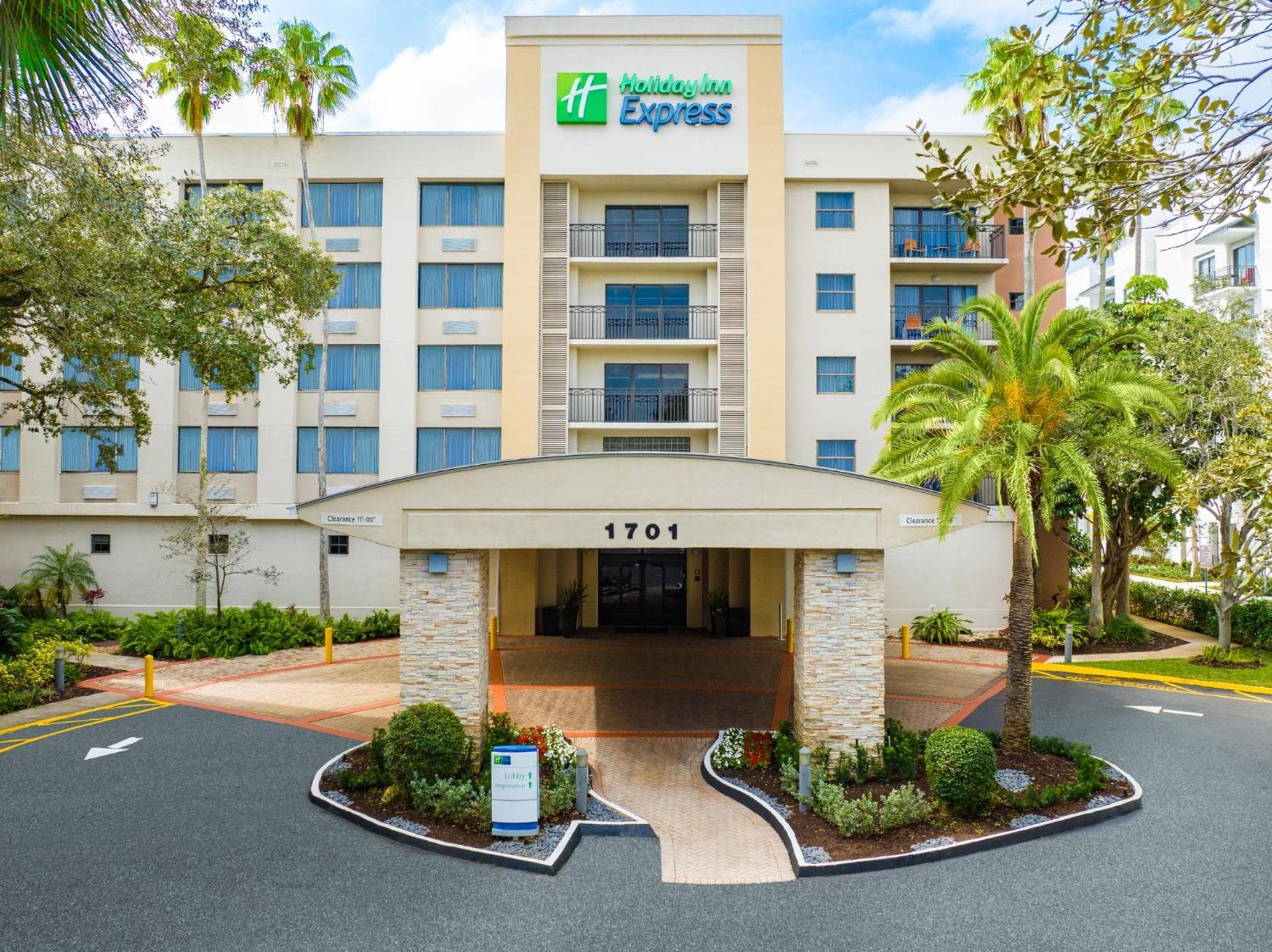 Holiday Inn Express Hotel & Suites Ft. Lauderdale-Plantation by IHG — 1