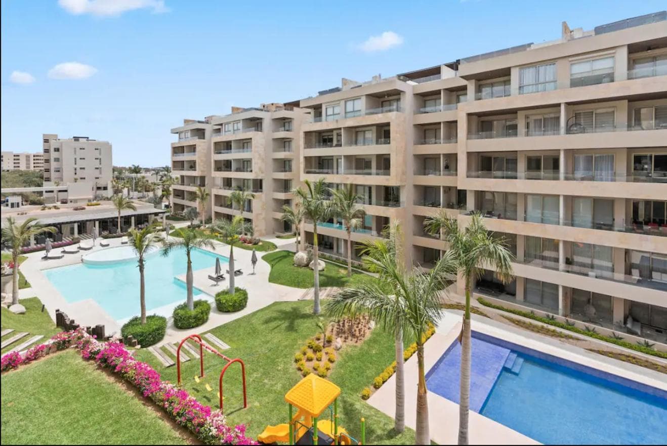 Precioso estudio con balcón, gran ubicación en Cabo San Lucas - Estacionamiento gratis — 3