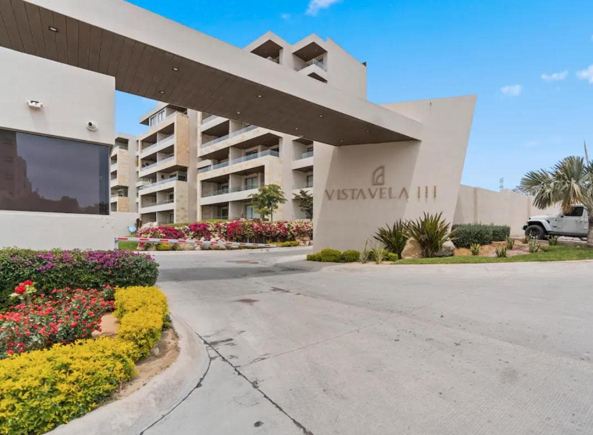 Precioso estudio con balcón, gran ubicación en Cabo San Lucas - Estacionamiento gratis — 1