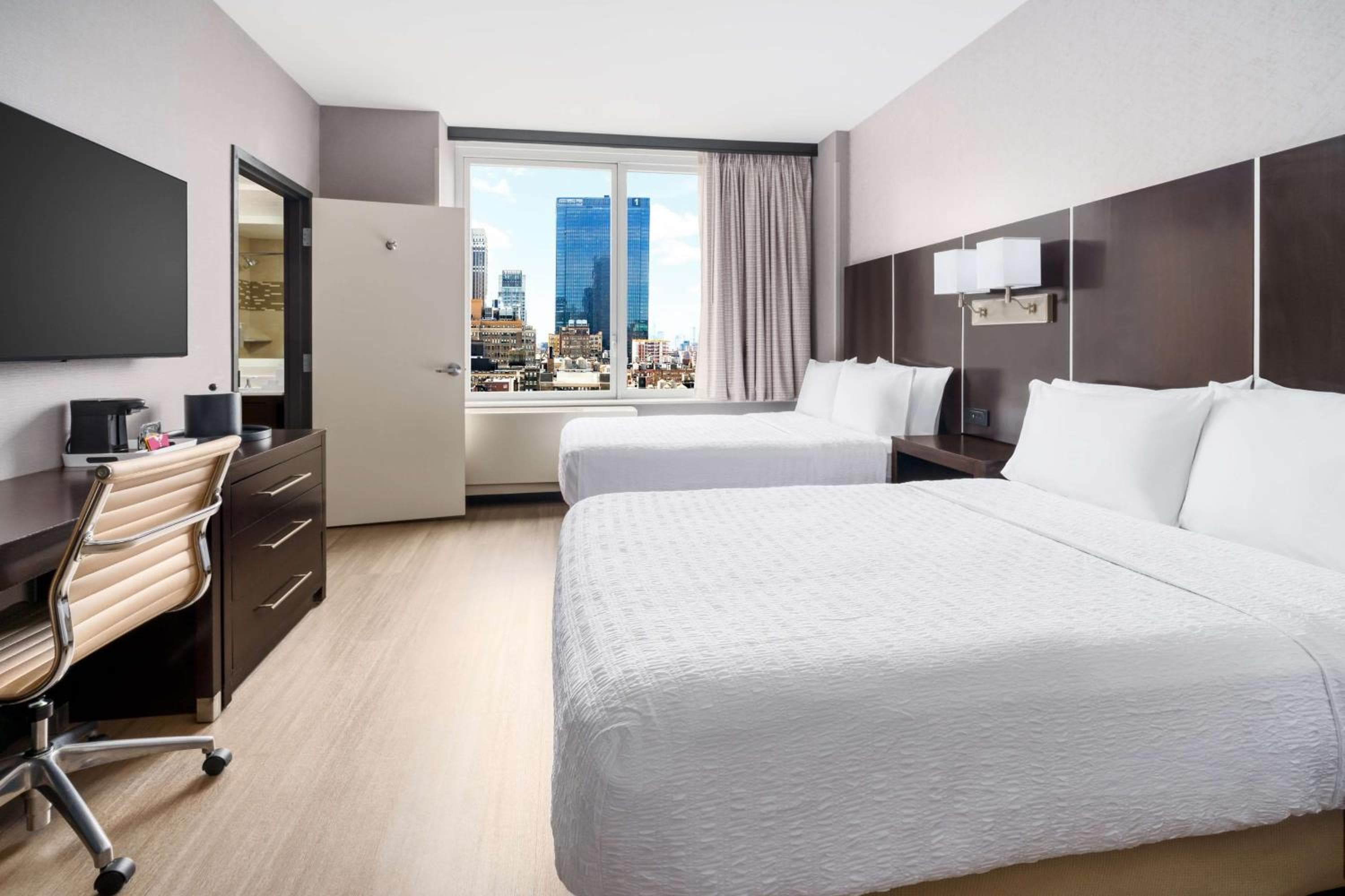 Hampton Inn Times Square Central — 18