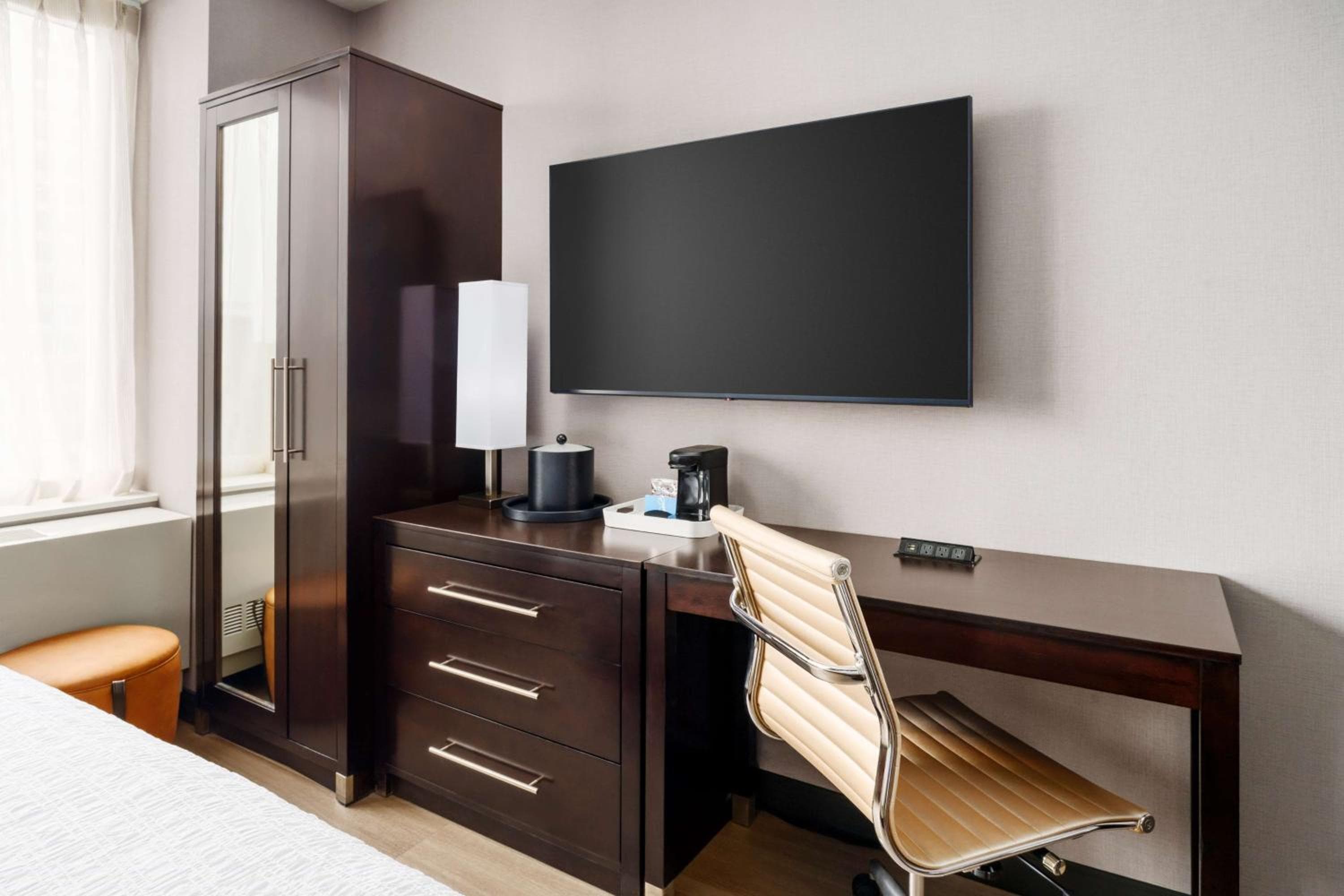 Hampton Inn Times Square Central — 26