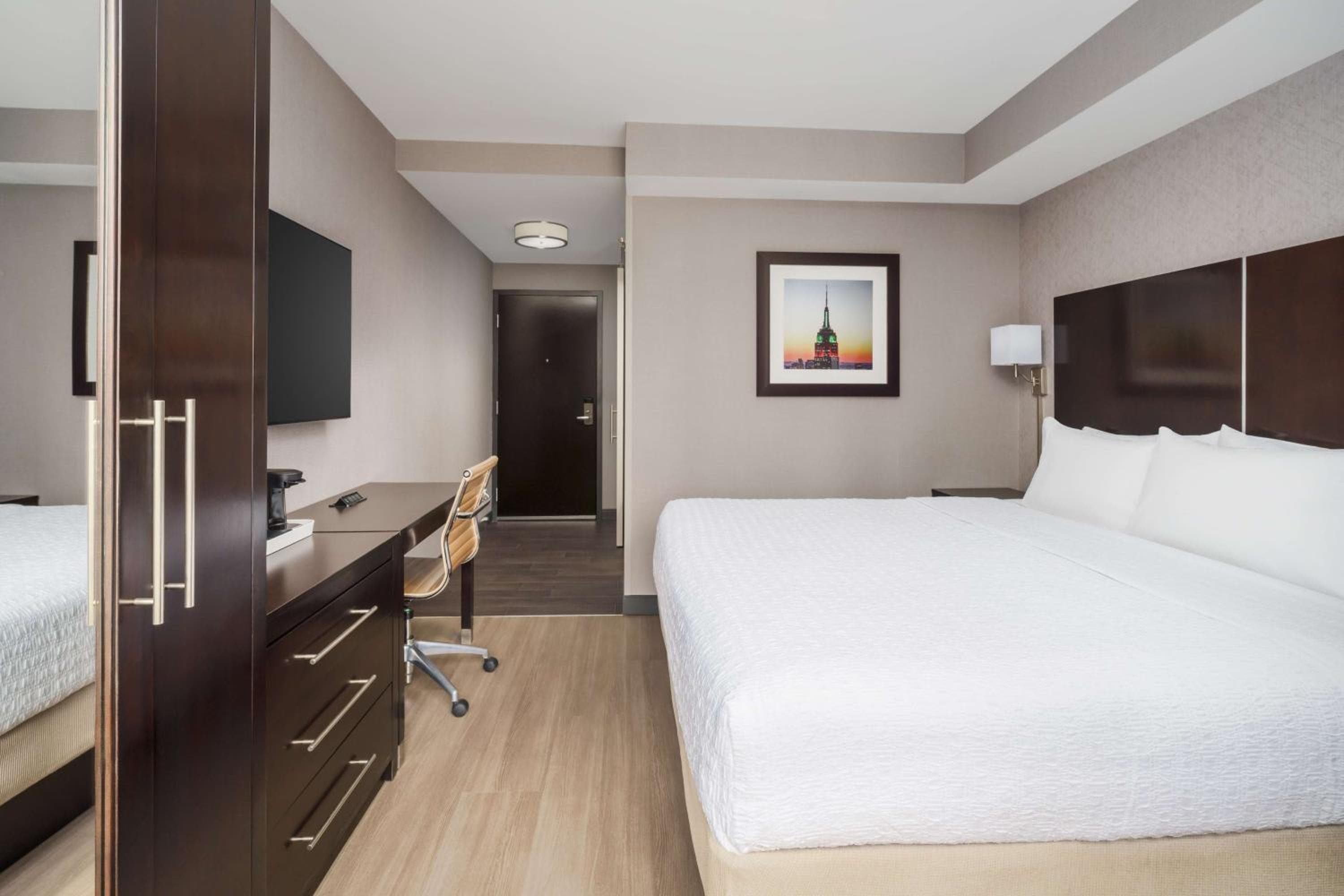 Hampton Inn Times Square Central — 28