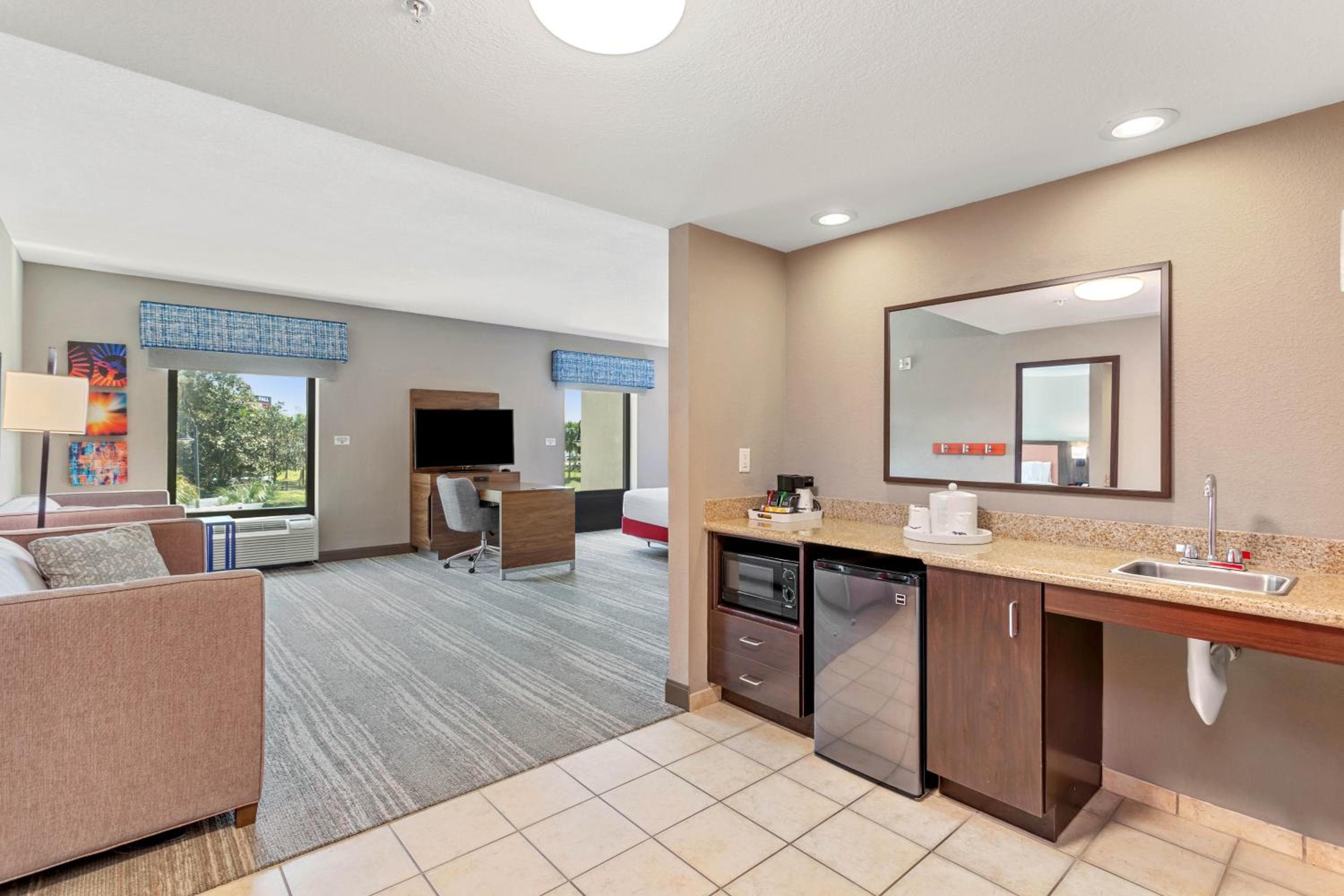 Hampton Inn & Suites Orlando - Apopka — 7