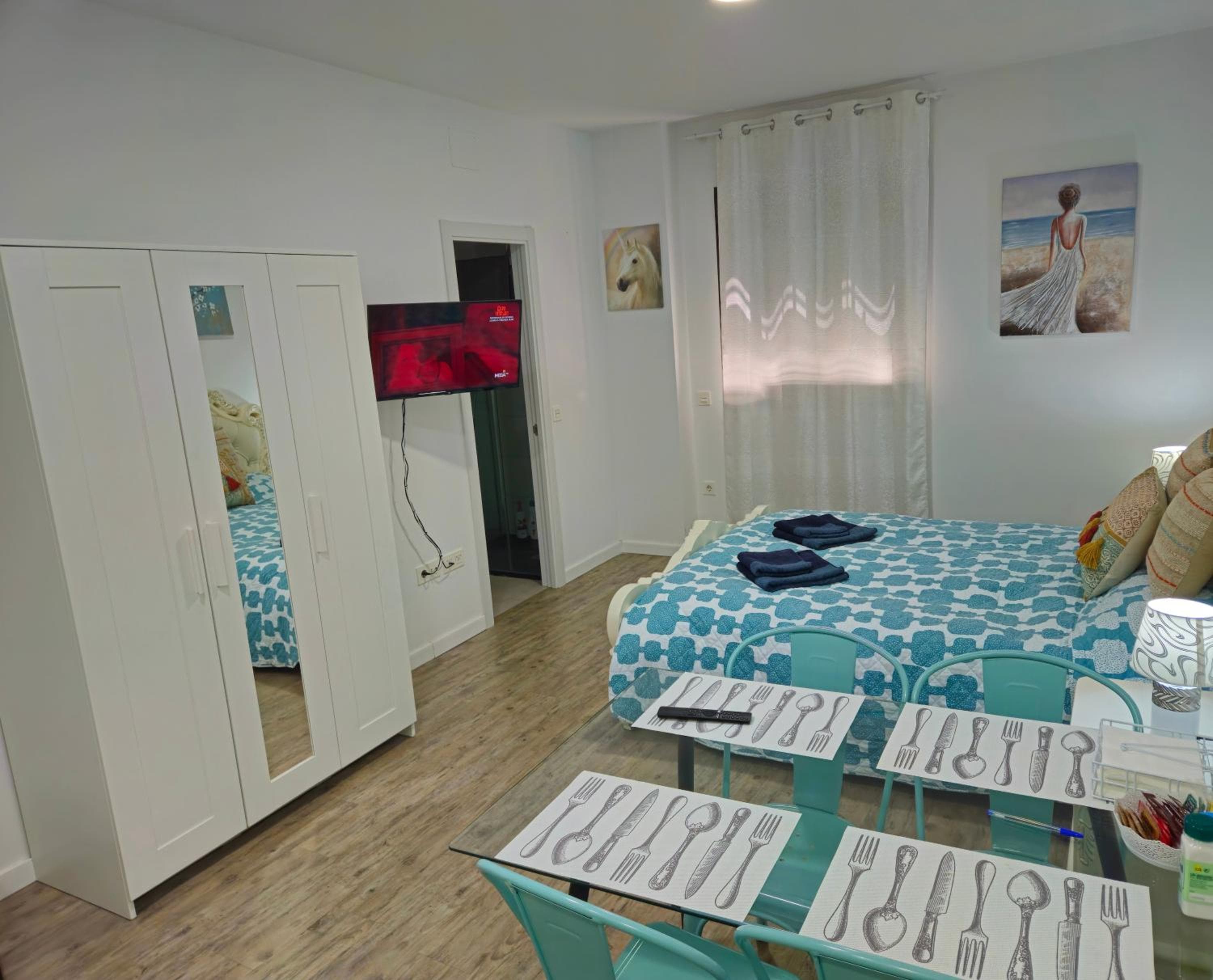 APARTAMENTOS ELEMAR free luggage storage — 25