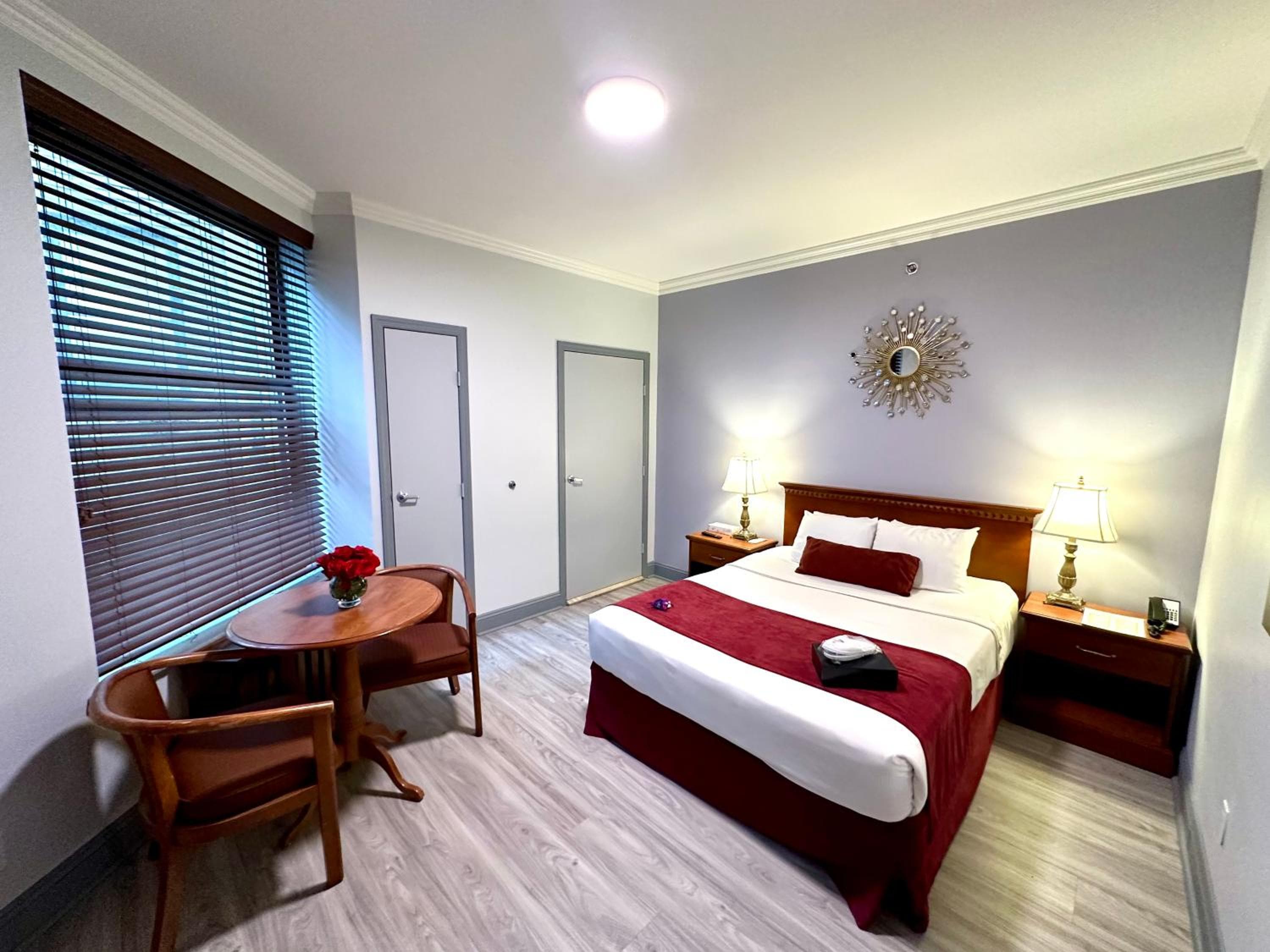 Hotel Santiago — 3