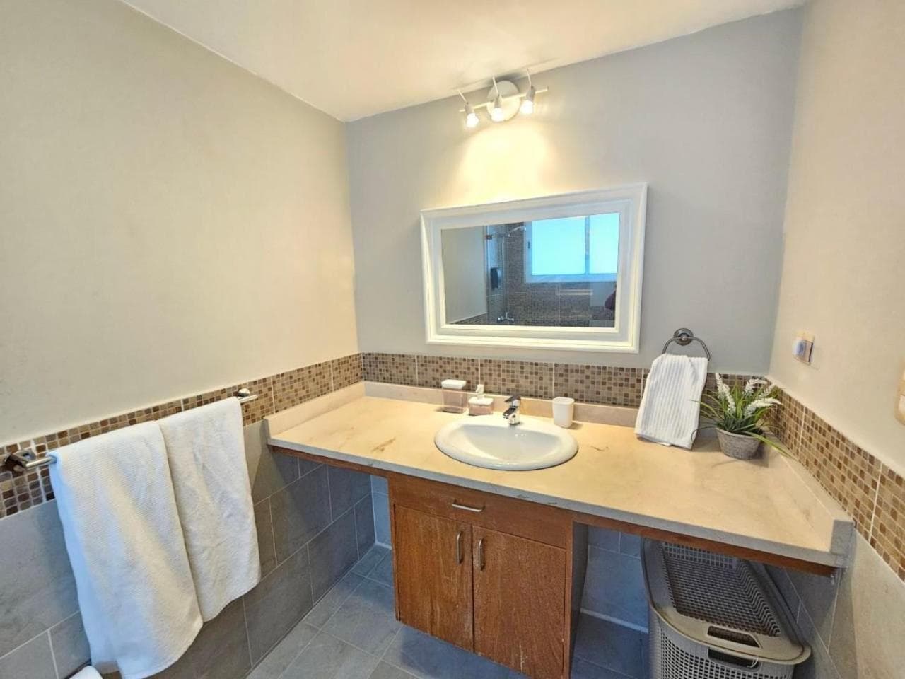 Playa Turquesa Beachfront Escape | 3BR | BBQ &Pool — 20