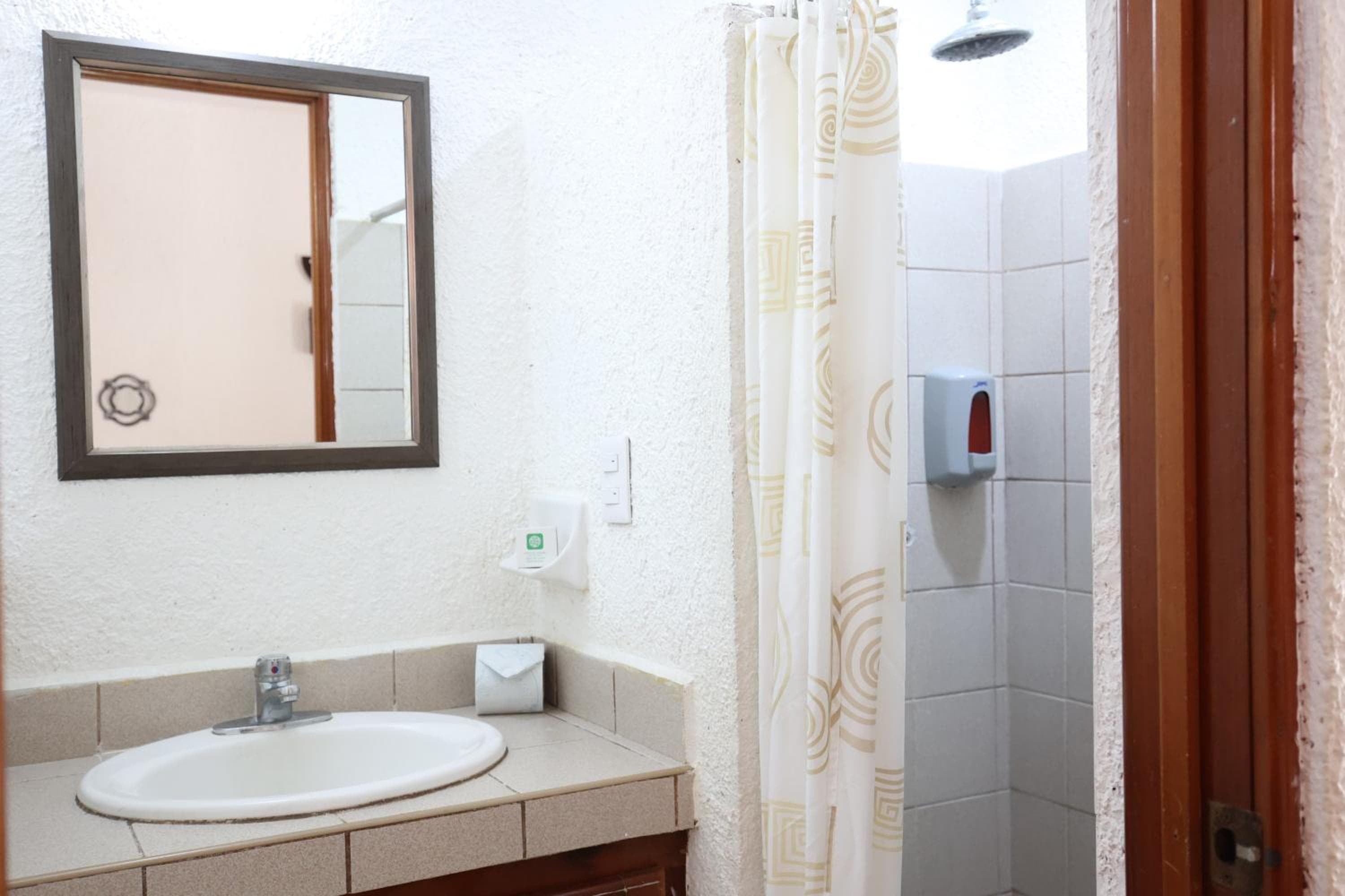 Hotel Bosque Caribe, 5th Av. zone — 22
