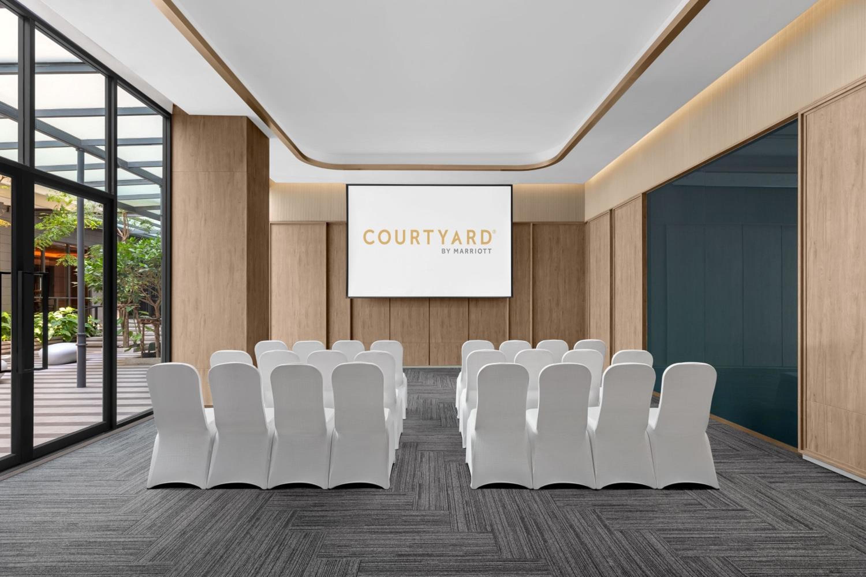 Courtyard by Marriott Bangkok Sukhumvit 20 — 3
