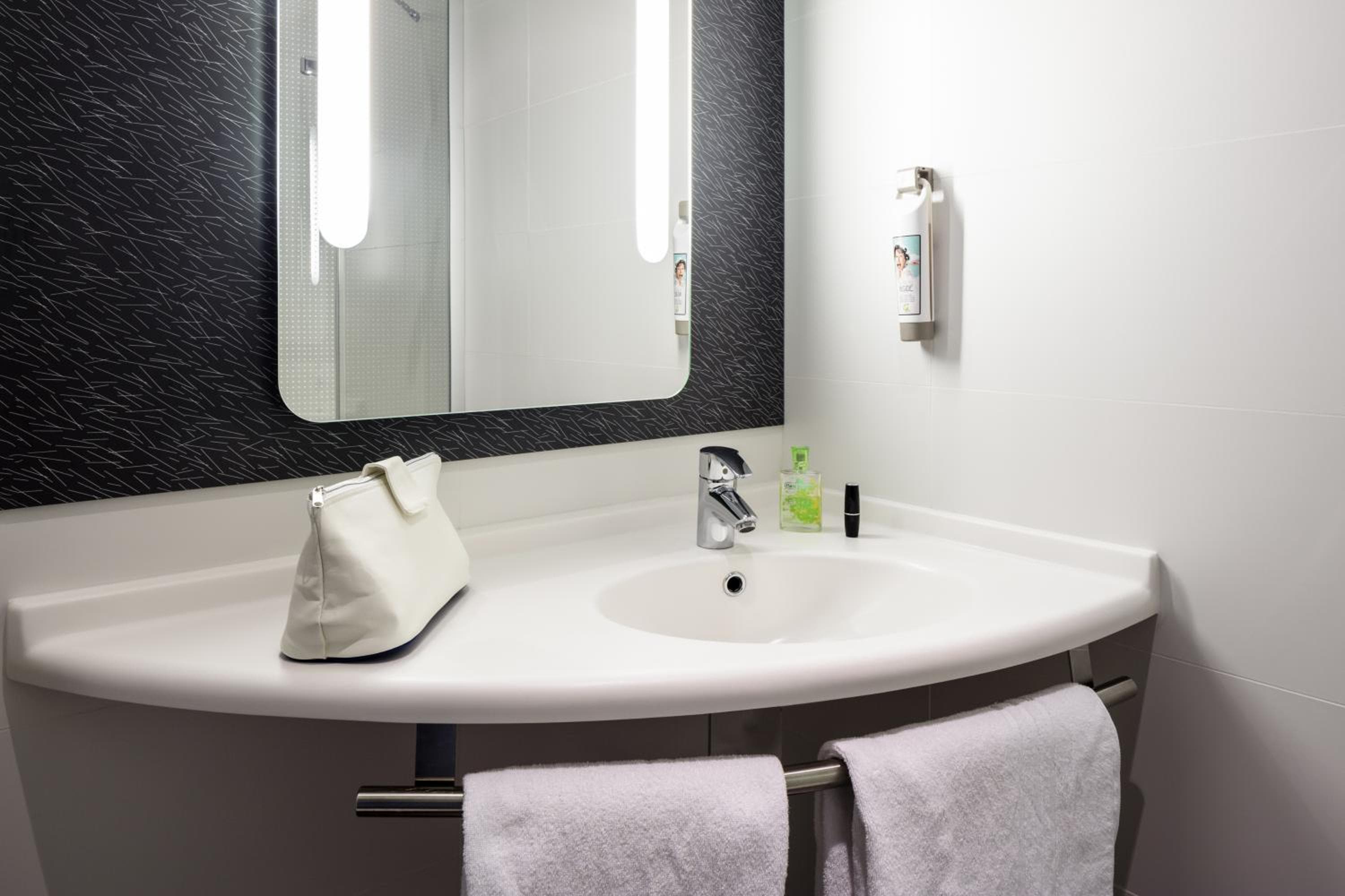 Ibis Sevilla — 27
