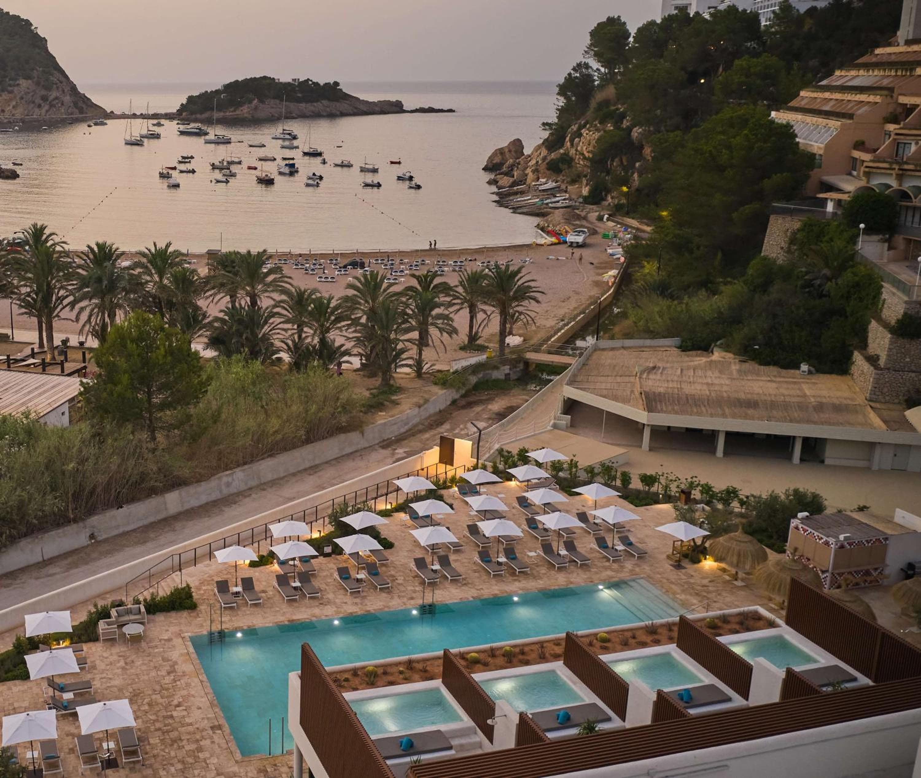 Cala San Miguel The Club, Colección Curio by Hilton — 9