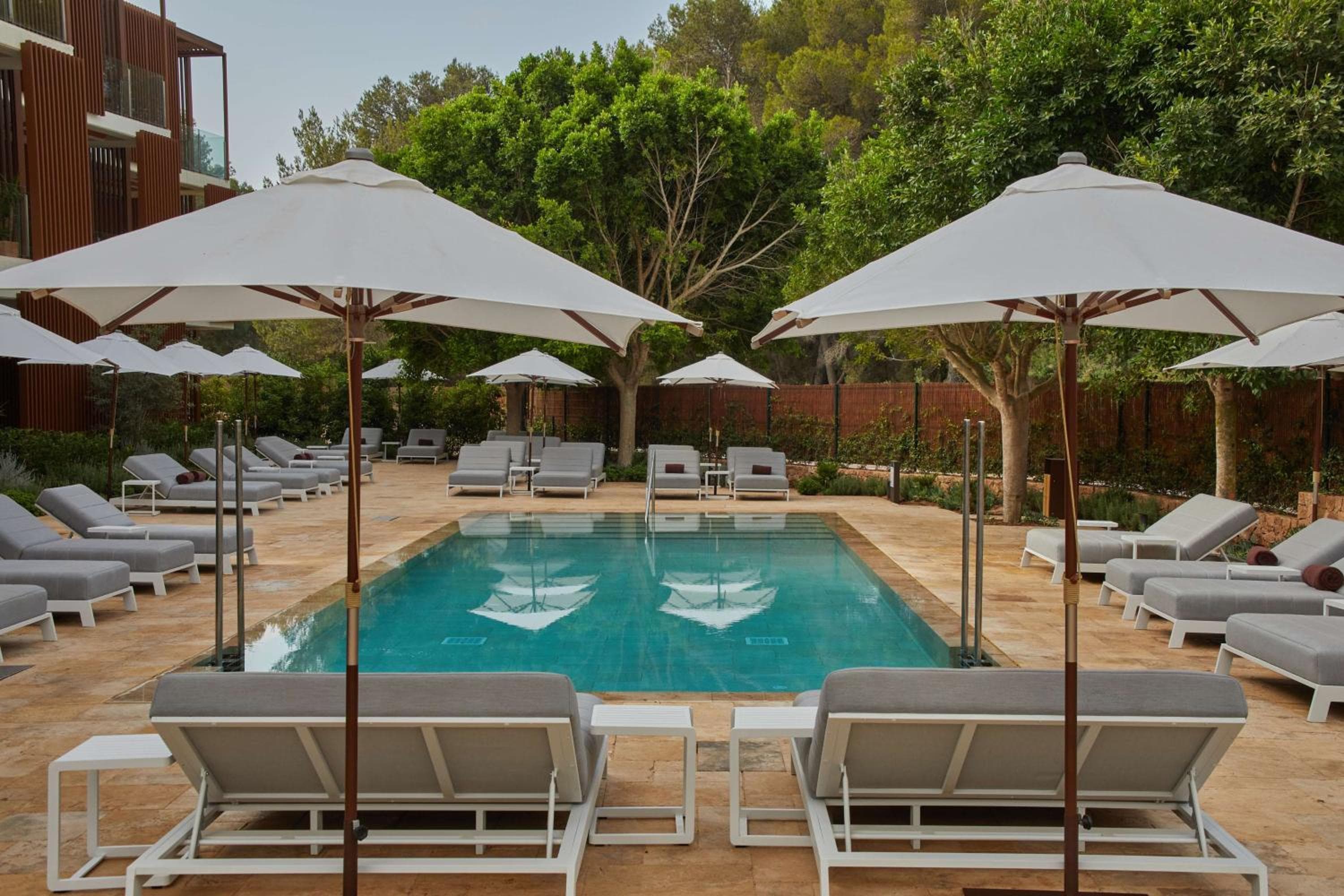 Cala San Miguel The Club, Colección Curio by Hilton — 11