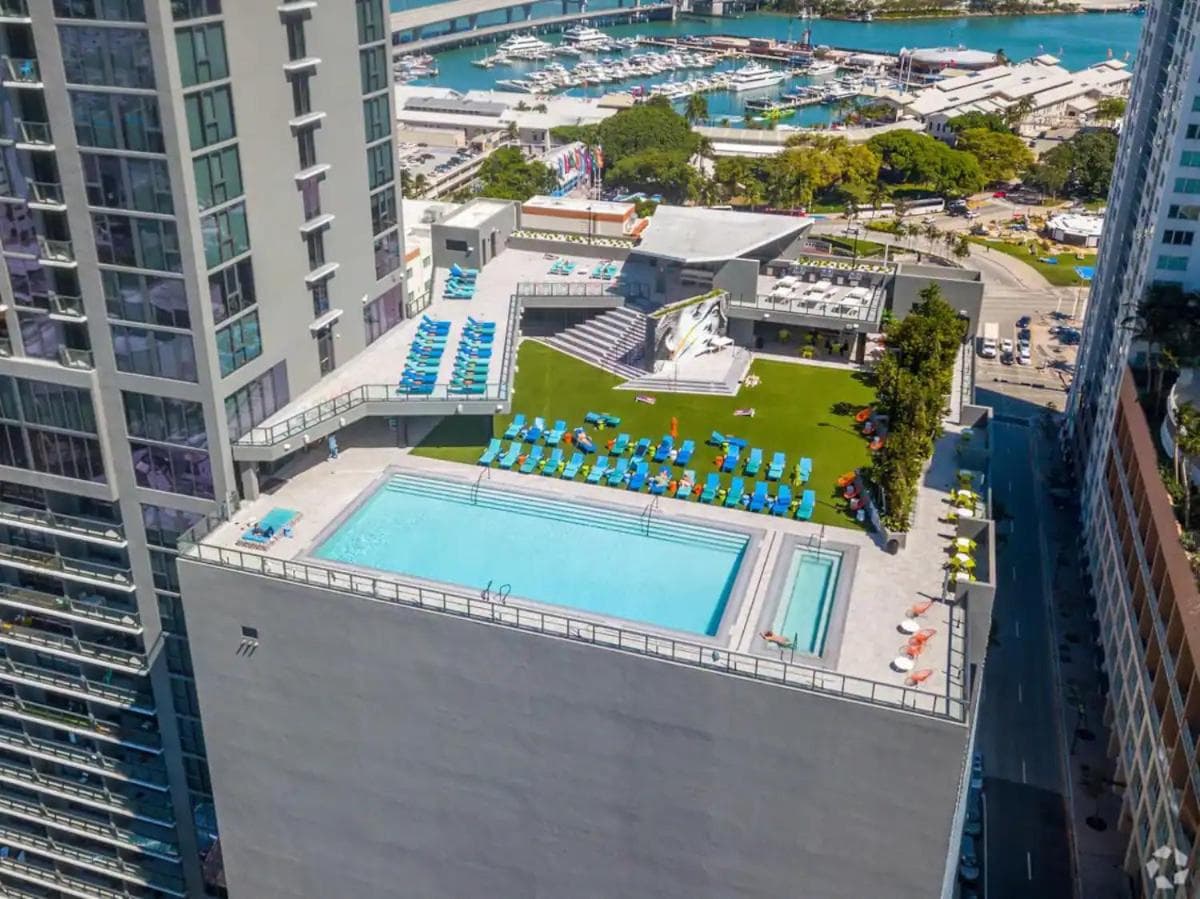 Luxury Waterfront Residences - near Kaseya Center — 2