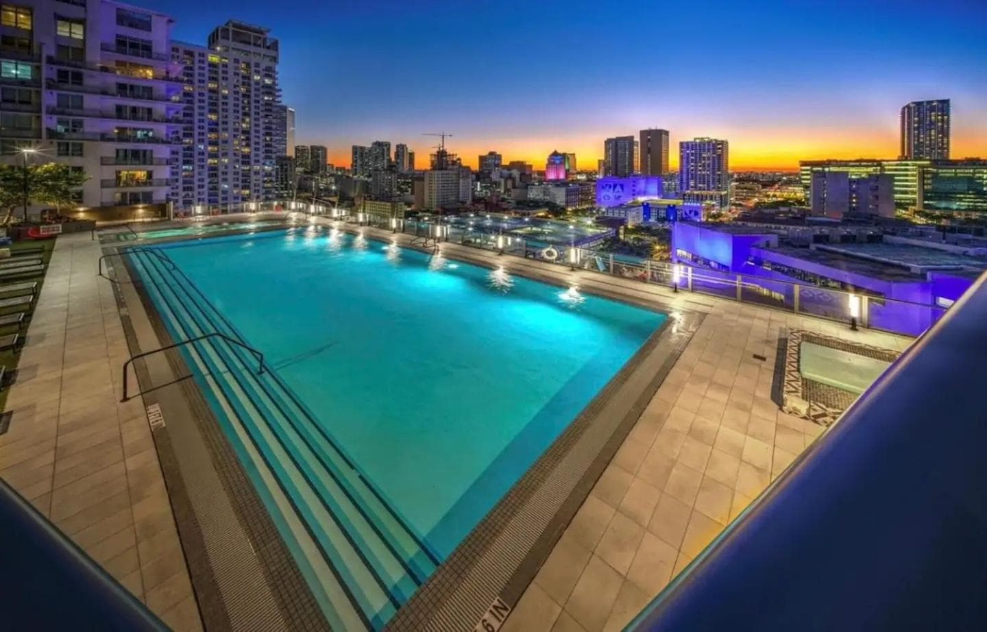 Luxury Waterfront Residences - near Kaseya Center — 9