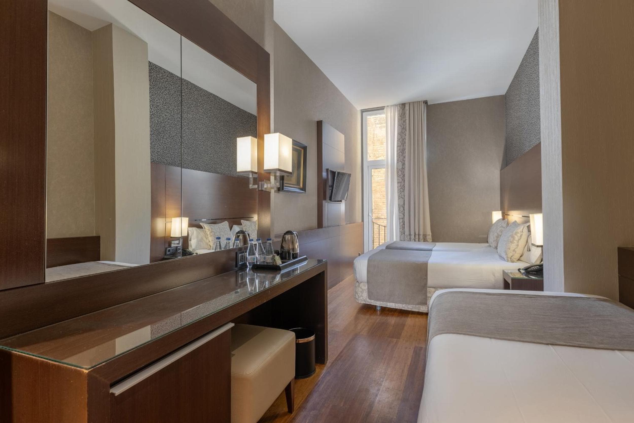 Barcelona Hotel Colonial — 25