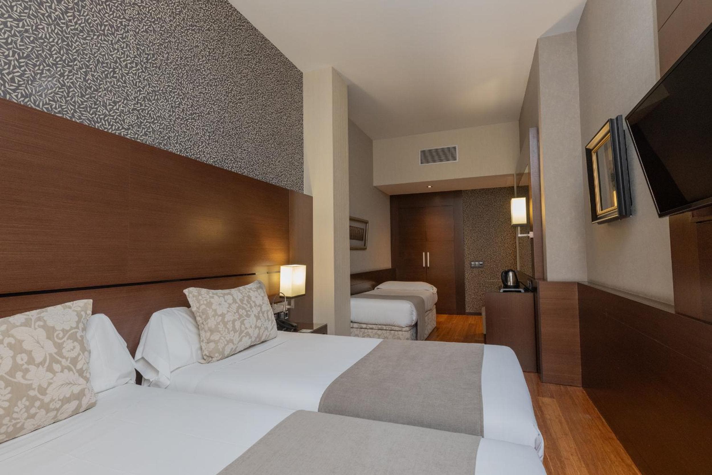Barcelona Hotel Colonial — 16