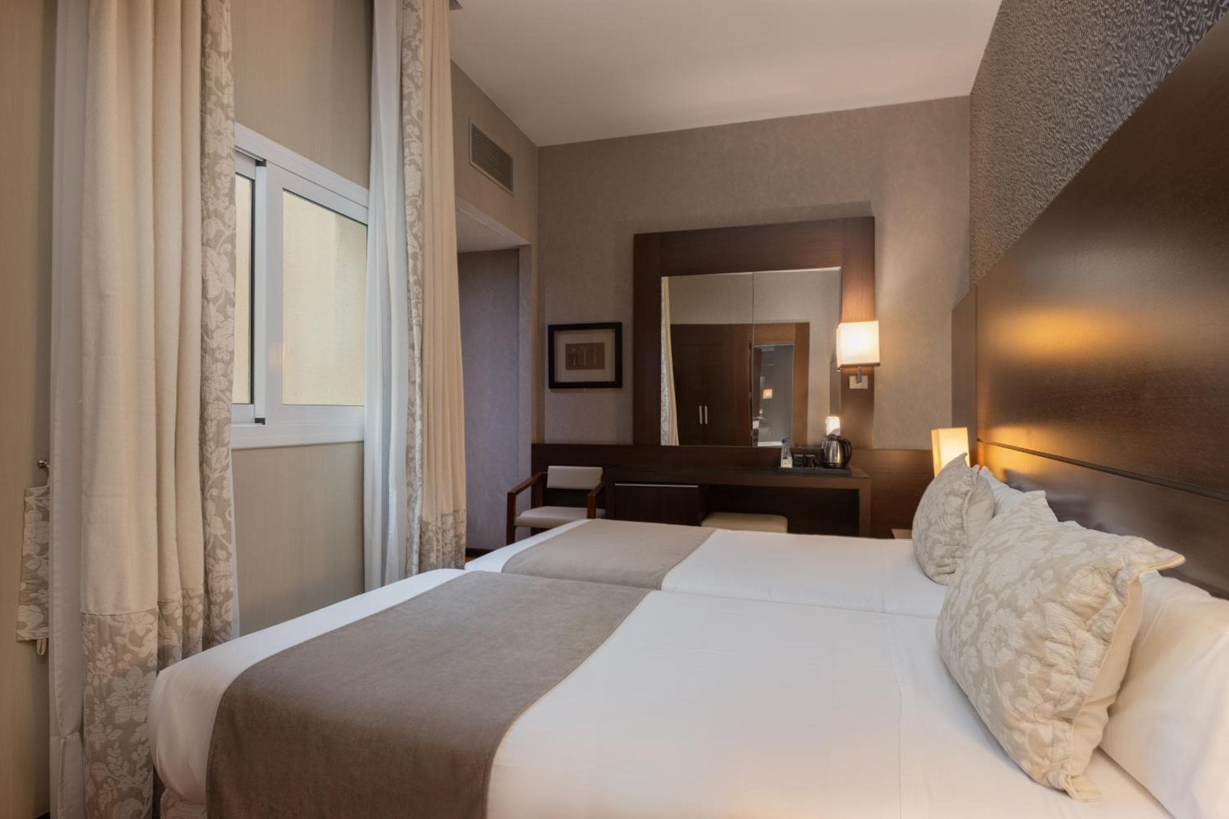 Barcelona Hotel Colonial — 17