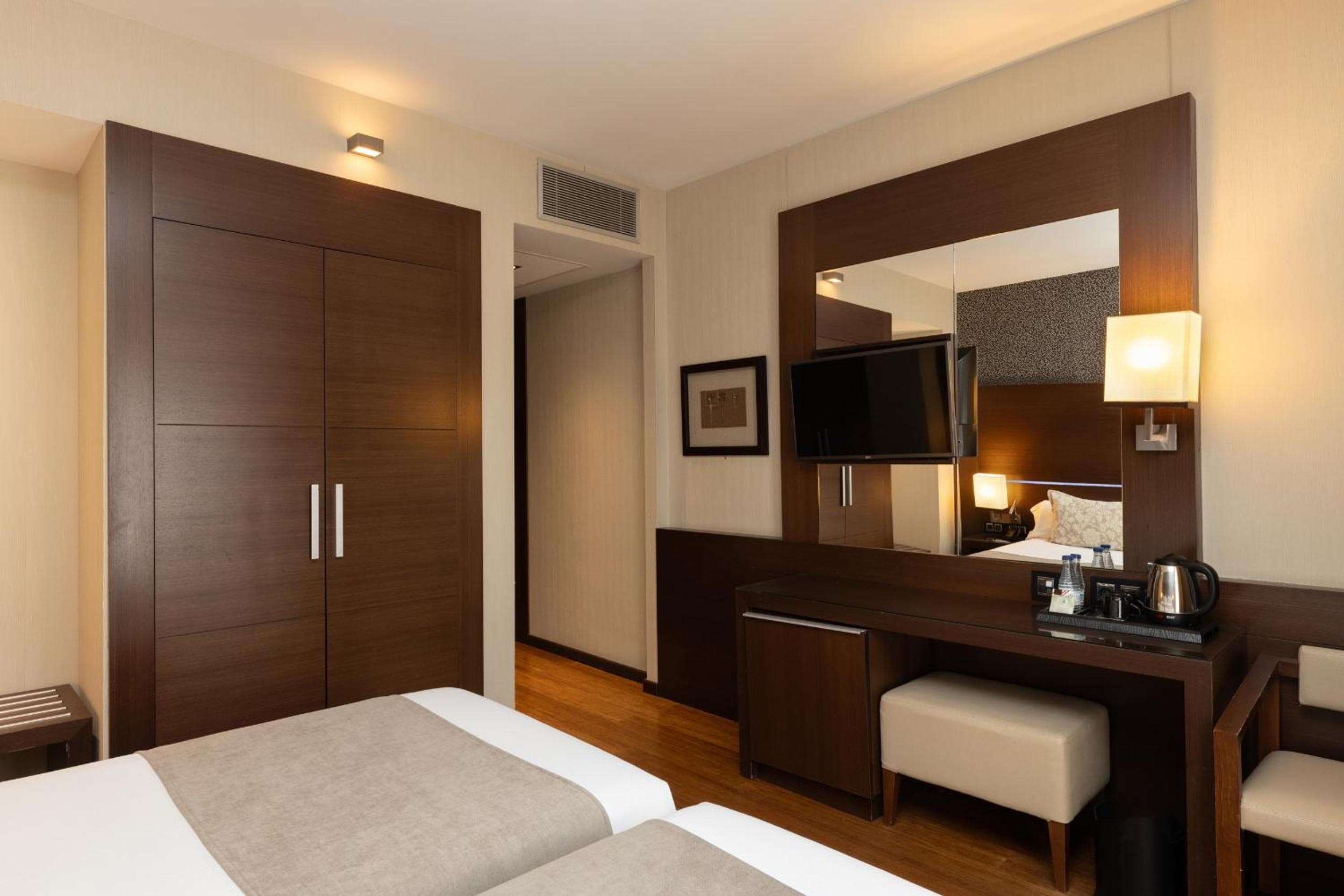 Barcelona Hotel Colonial — 20