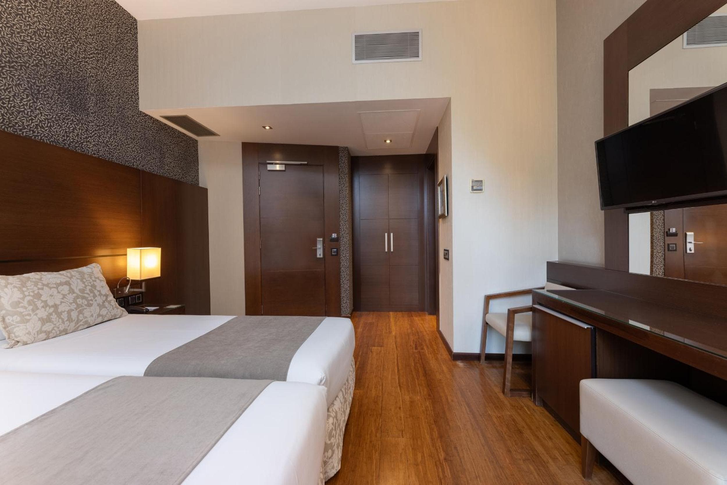 Barcelona Hotel Colonial — 11