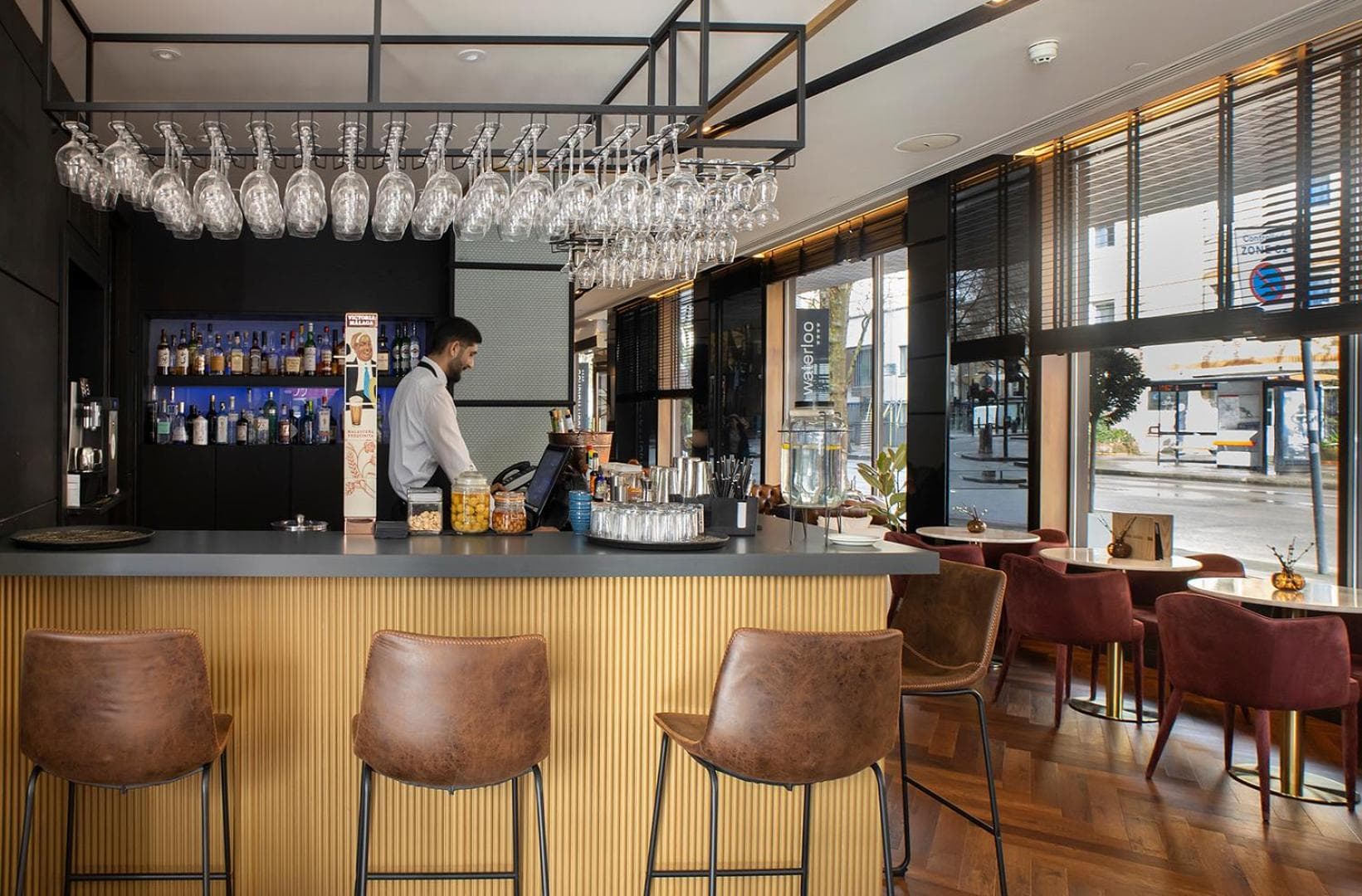 H10 London Waterloo — 6