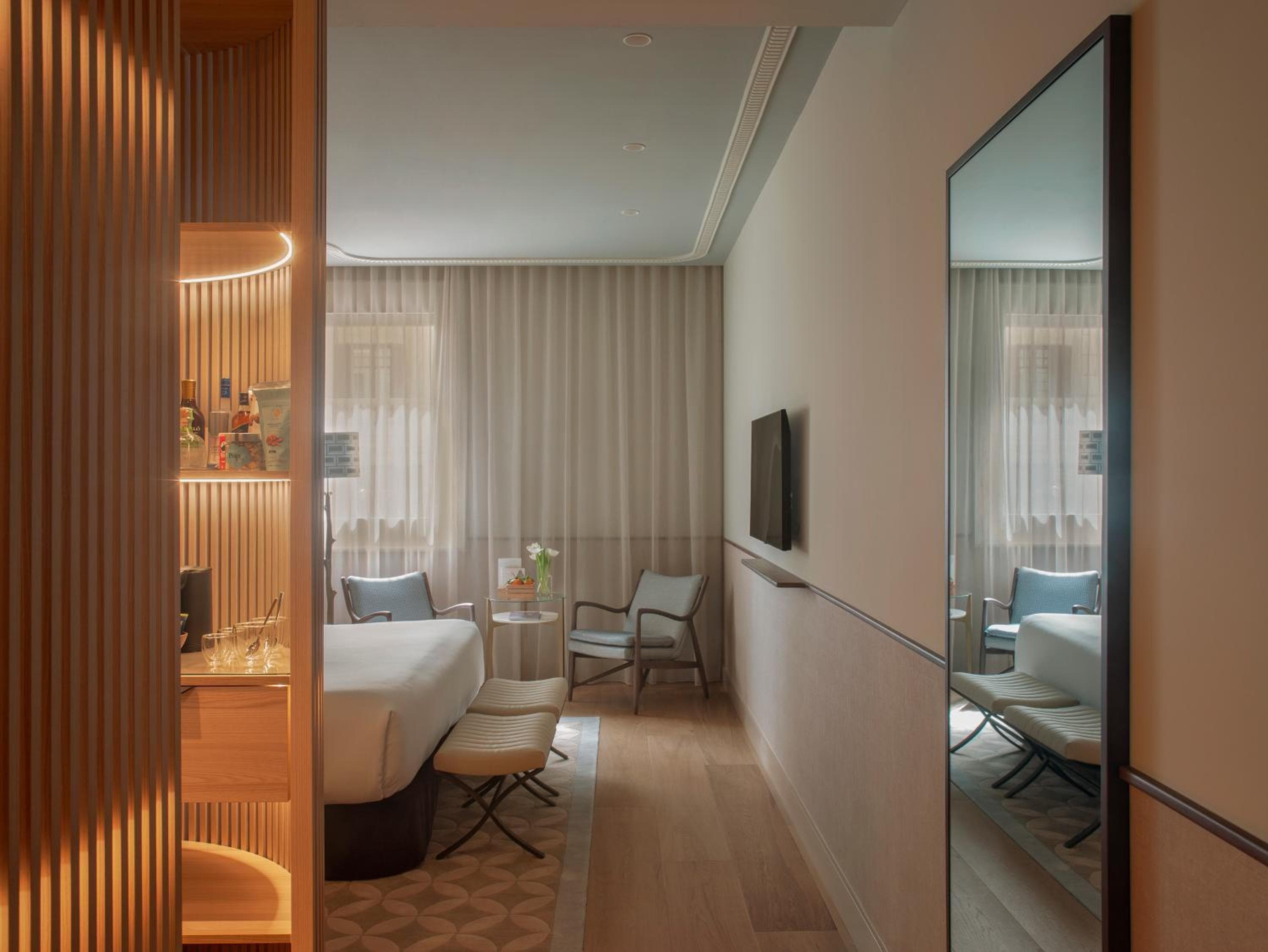 Gran Hotel Central, Pequeños Hoteles de Lujo — 14