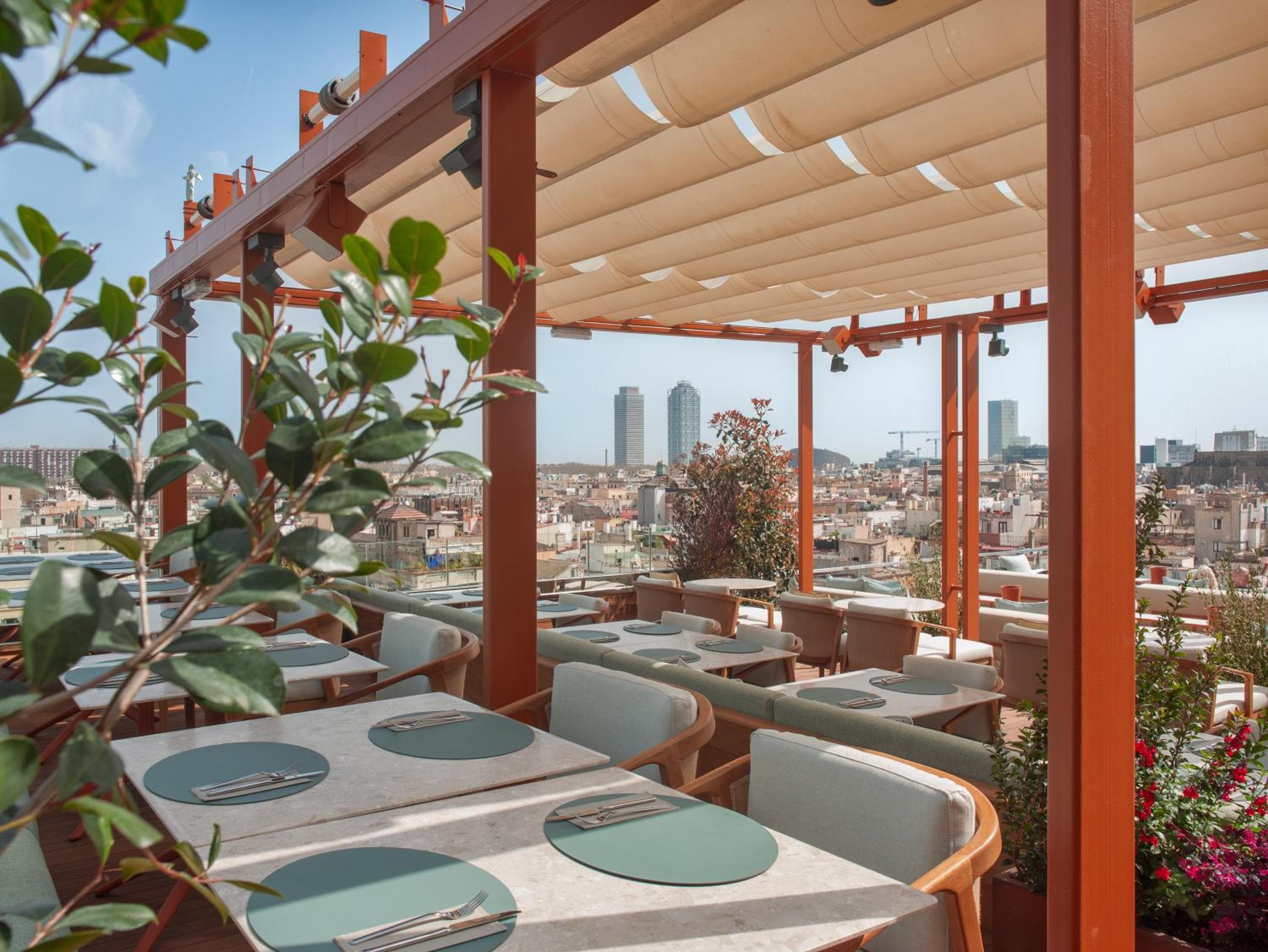 Grand Hotel Central, Small Luxury Hotels — 25