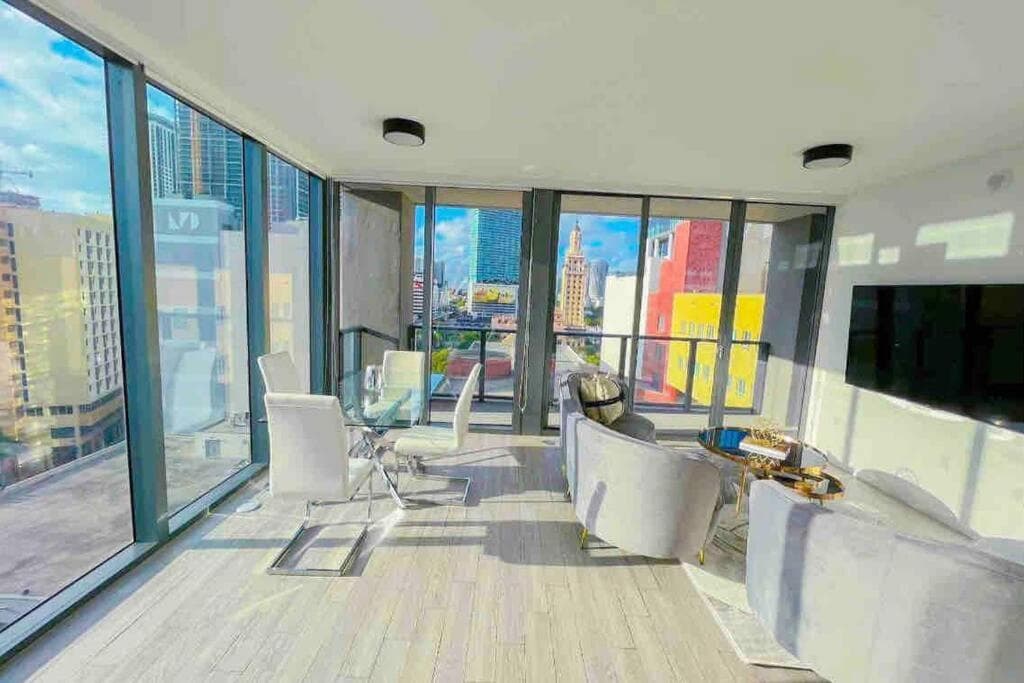 3 BR 3BA Palace Biscayne bay! Prime Locale Views — 30