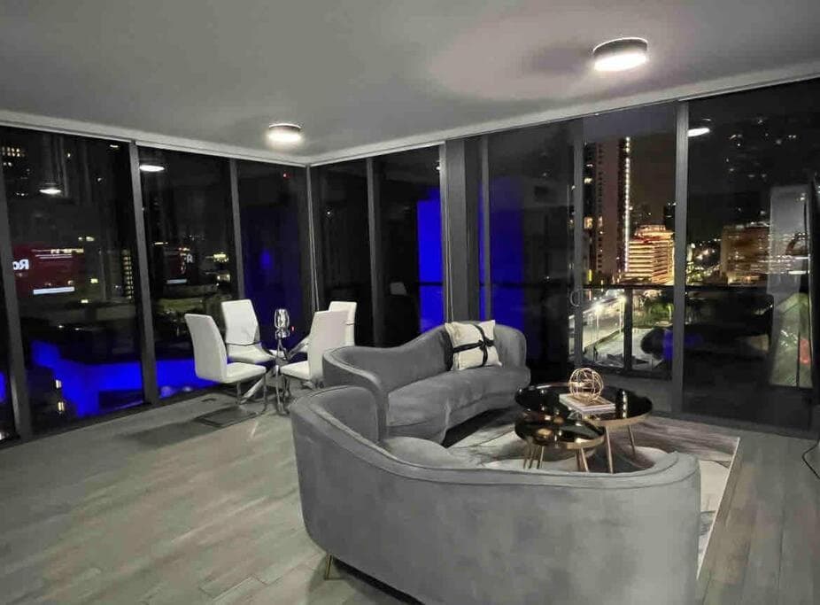 3 BR 3BA Palace Biscayne bay! Prime Locale Views — 3