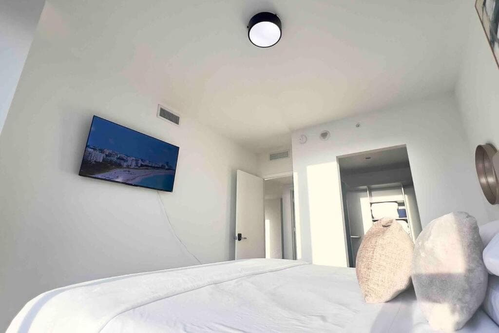 3 BR 3BA Palace Biscayne bay! Prime Locale Views — 14