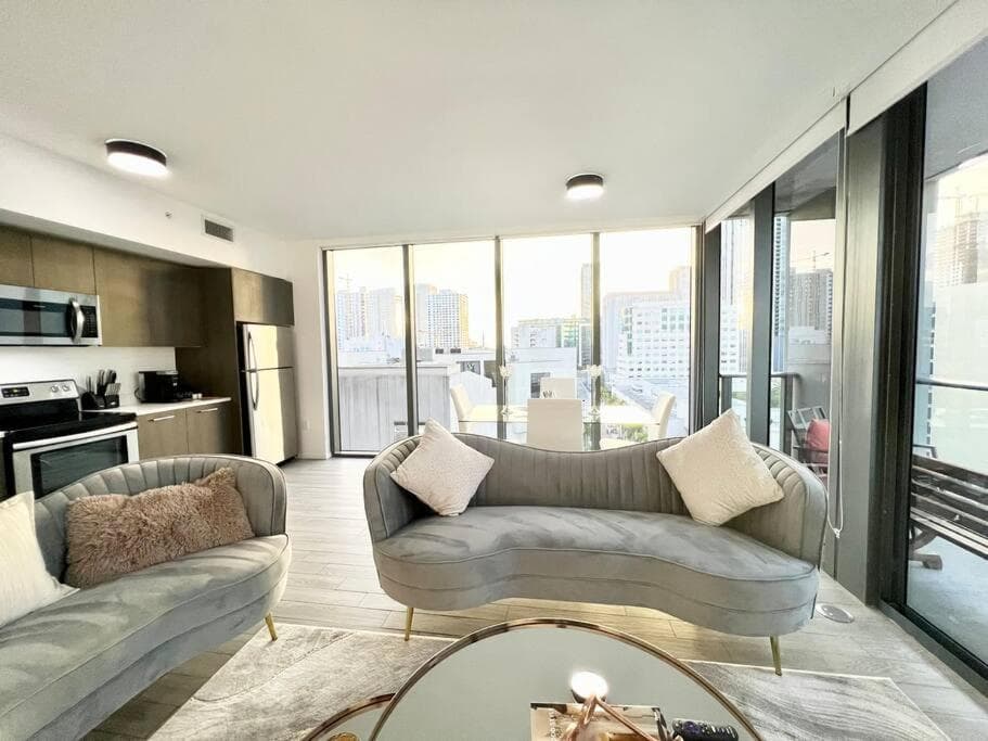 3 BR 3BA Palace Biscayne bay! Prime Locale Views — 24