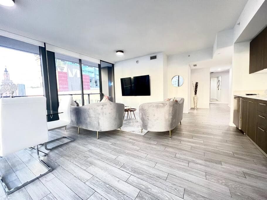 3 BR 3BA Palace Biscayne bay! Prime Locale Views — 26