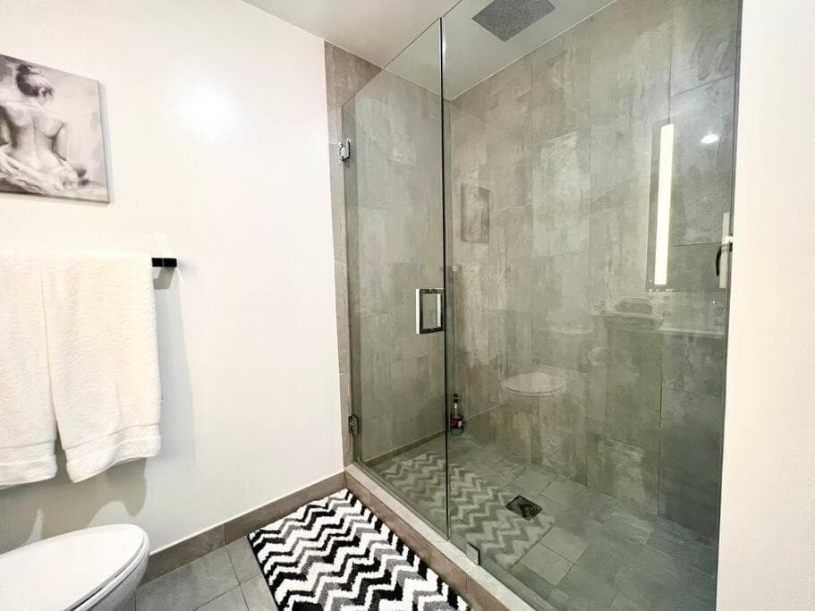 3 BR 3BA Palace Biscayne bay! Prime Locale Views — 27