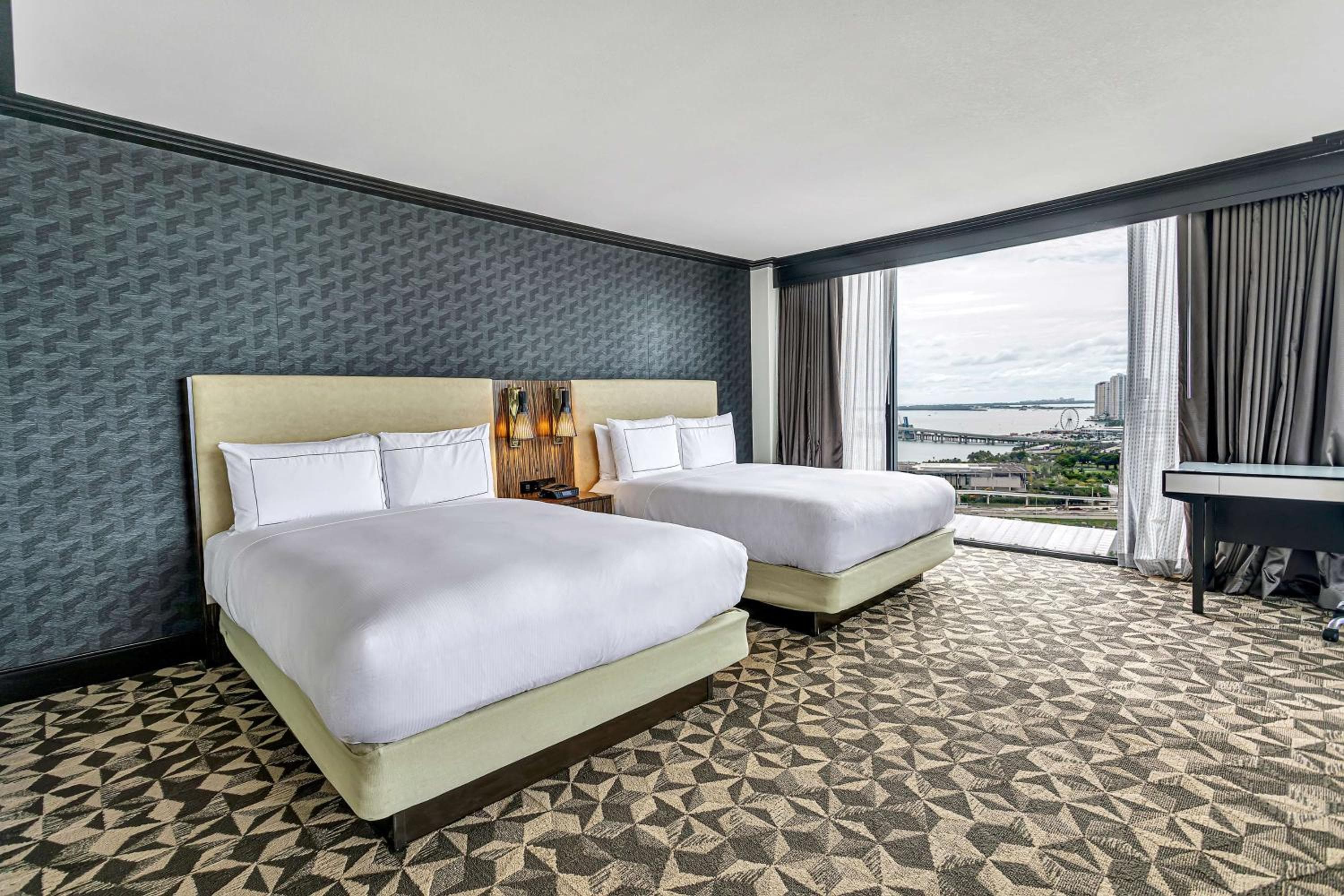 Hilton Miami Downtown — 16
