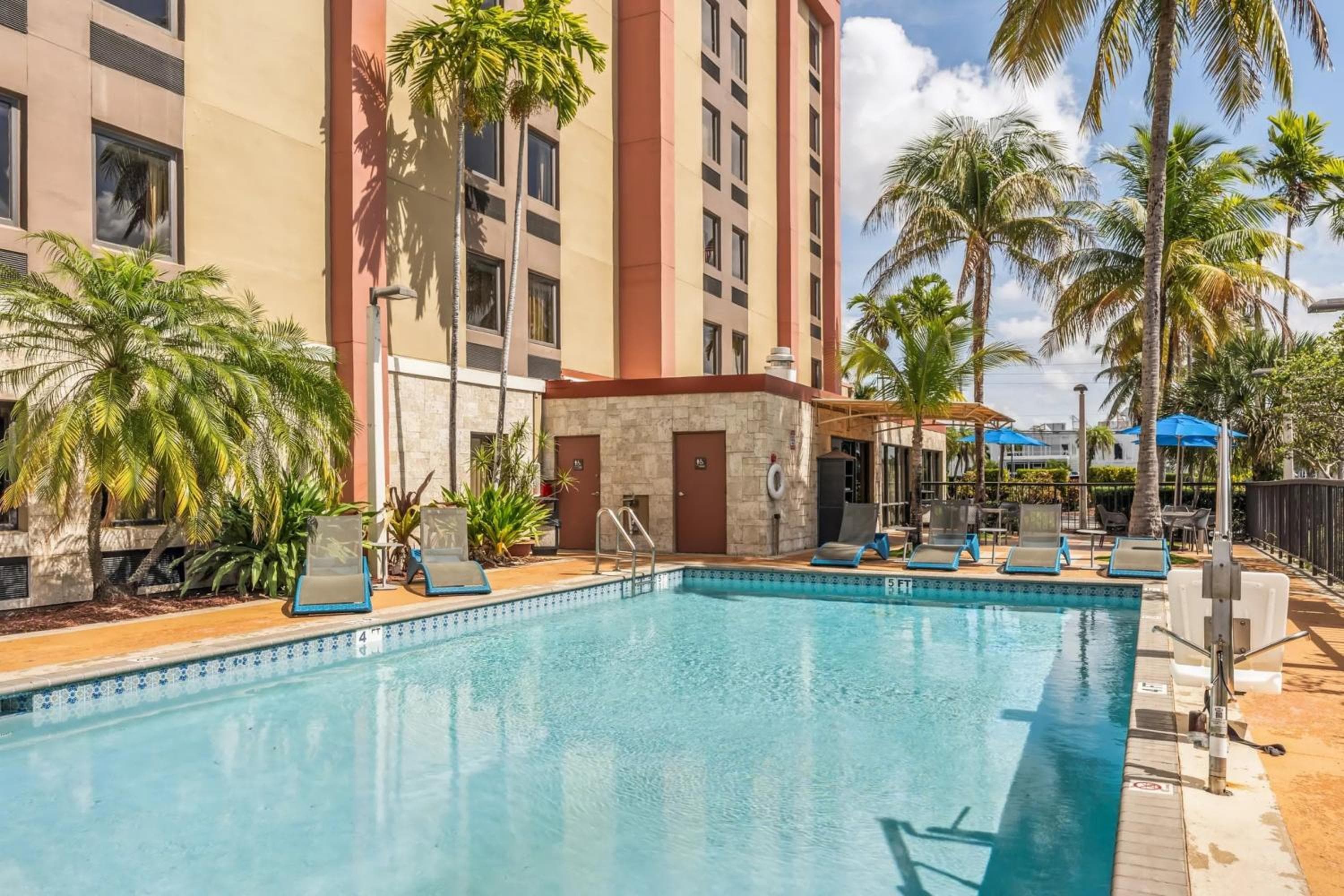 Hampton Inn Miami-Airport West — 3