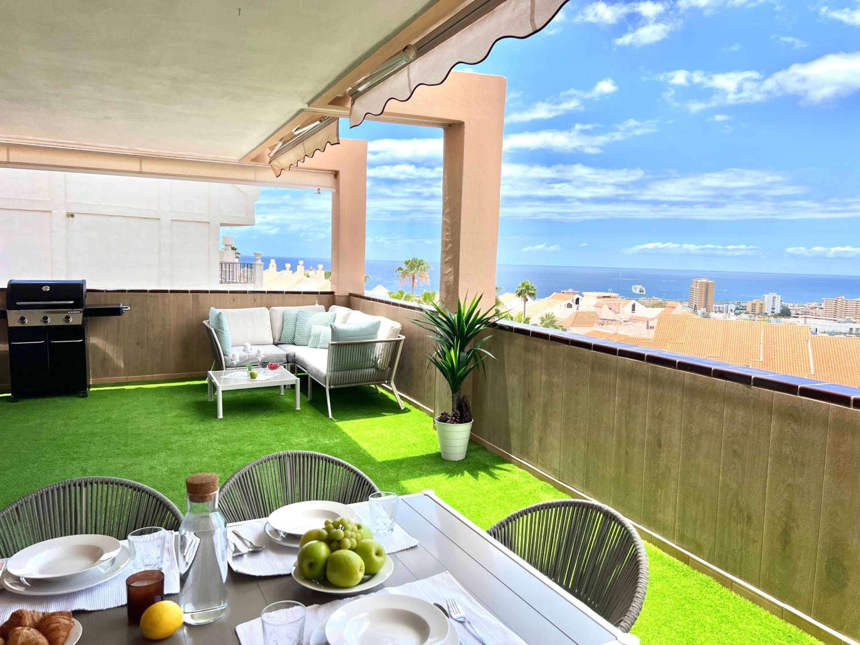 Family Apartment Panoramic View in Los Cristianos — 1