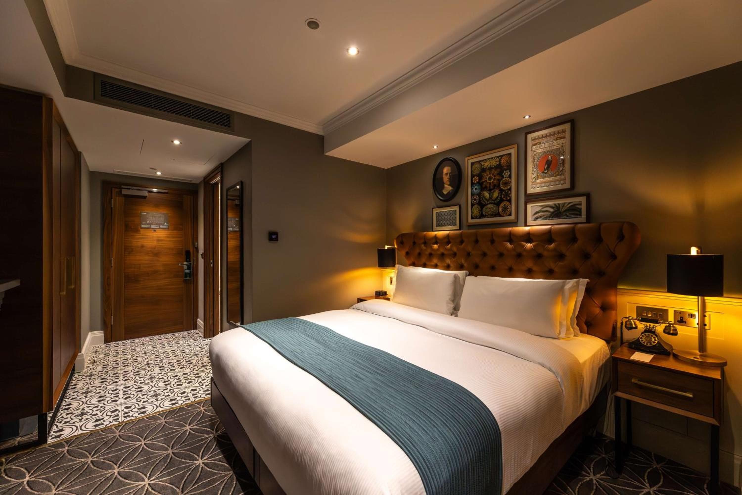 100 Queen's Gate Hotel Londra, Curio Collection by Hilton — 18