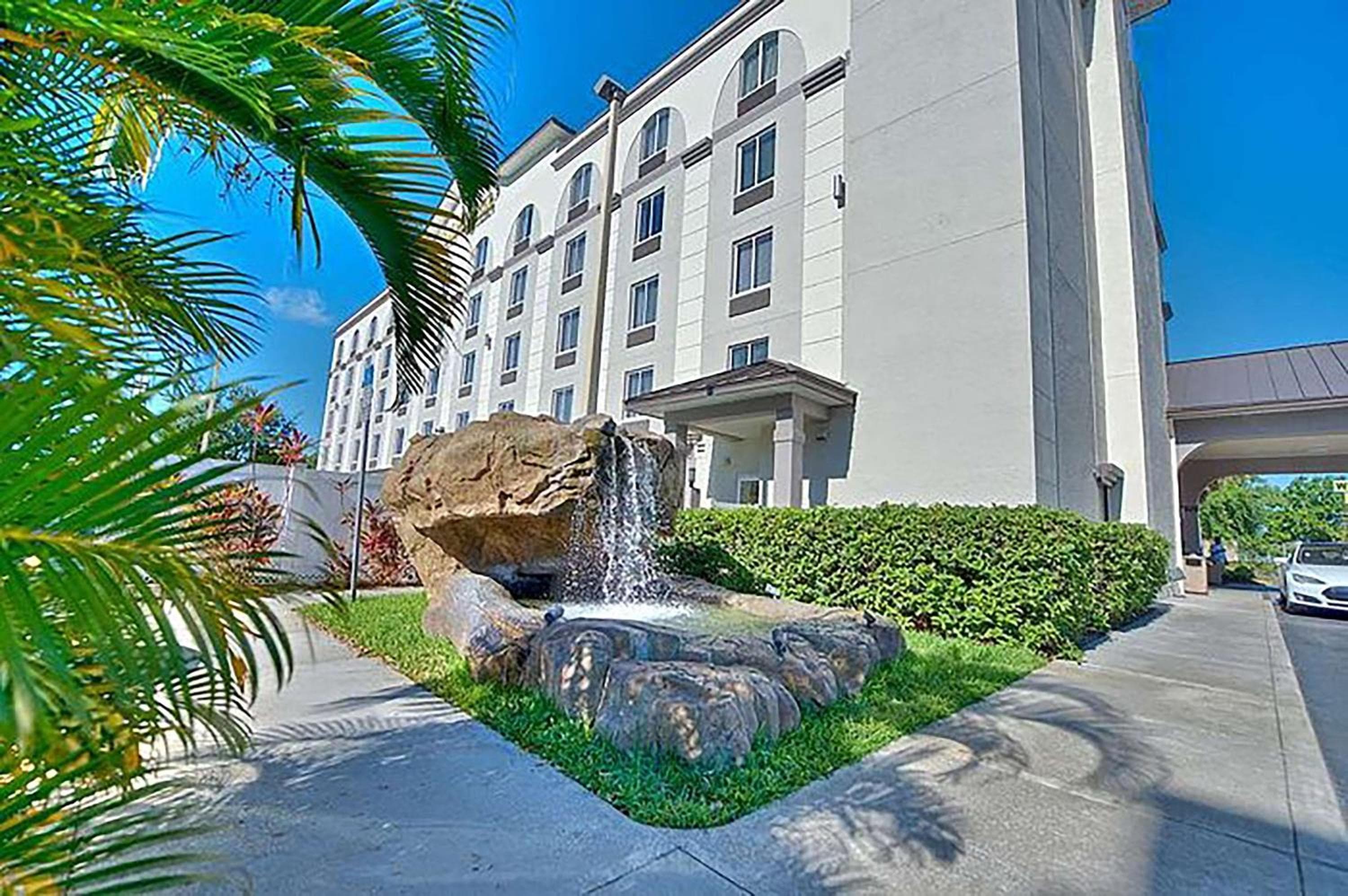 Best Western Airport Inn & Suites — 1