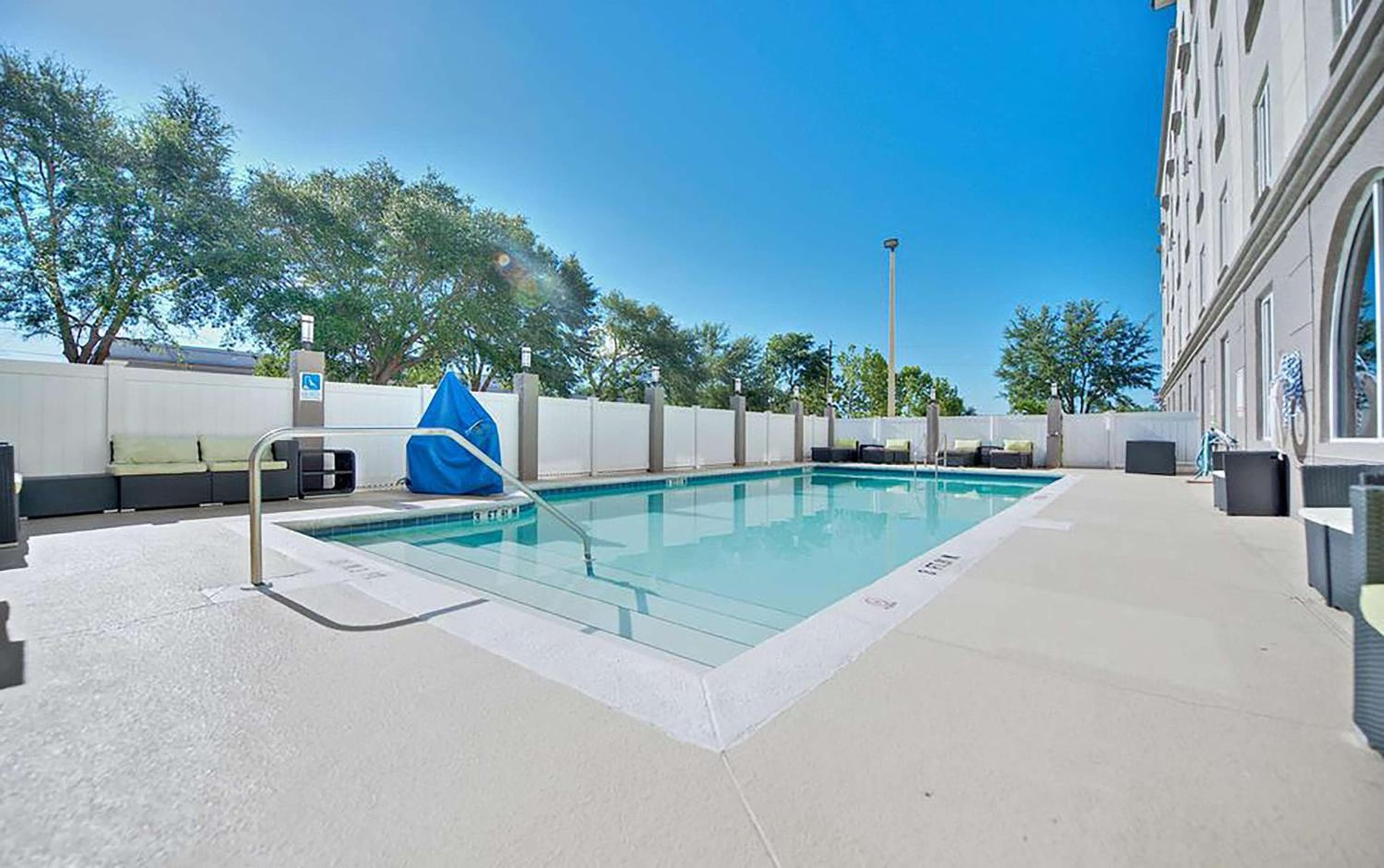Best Western Airport Inn & Suites — 8