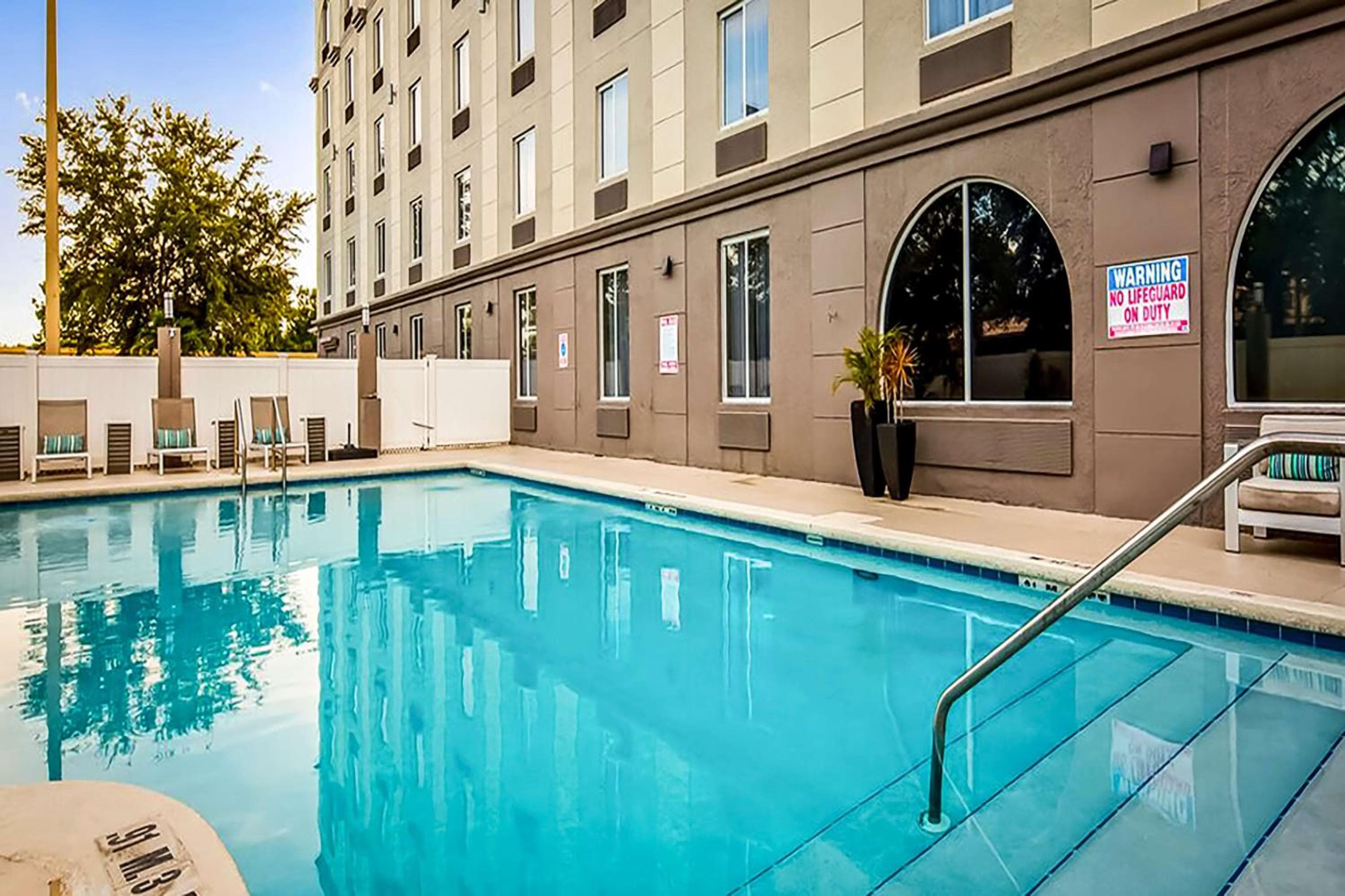 Best Western Airport Inn & Suites — 9