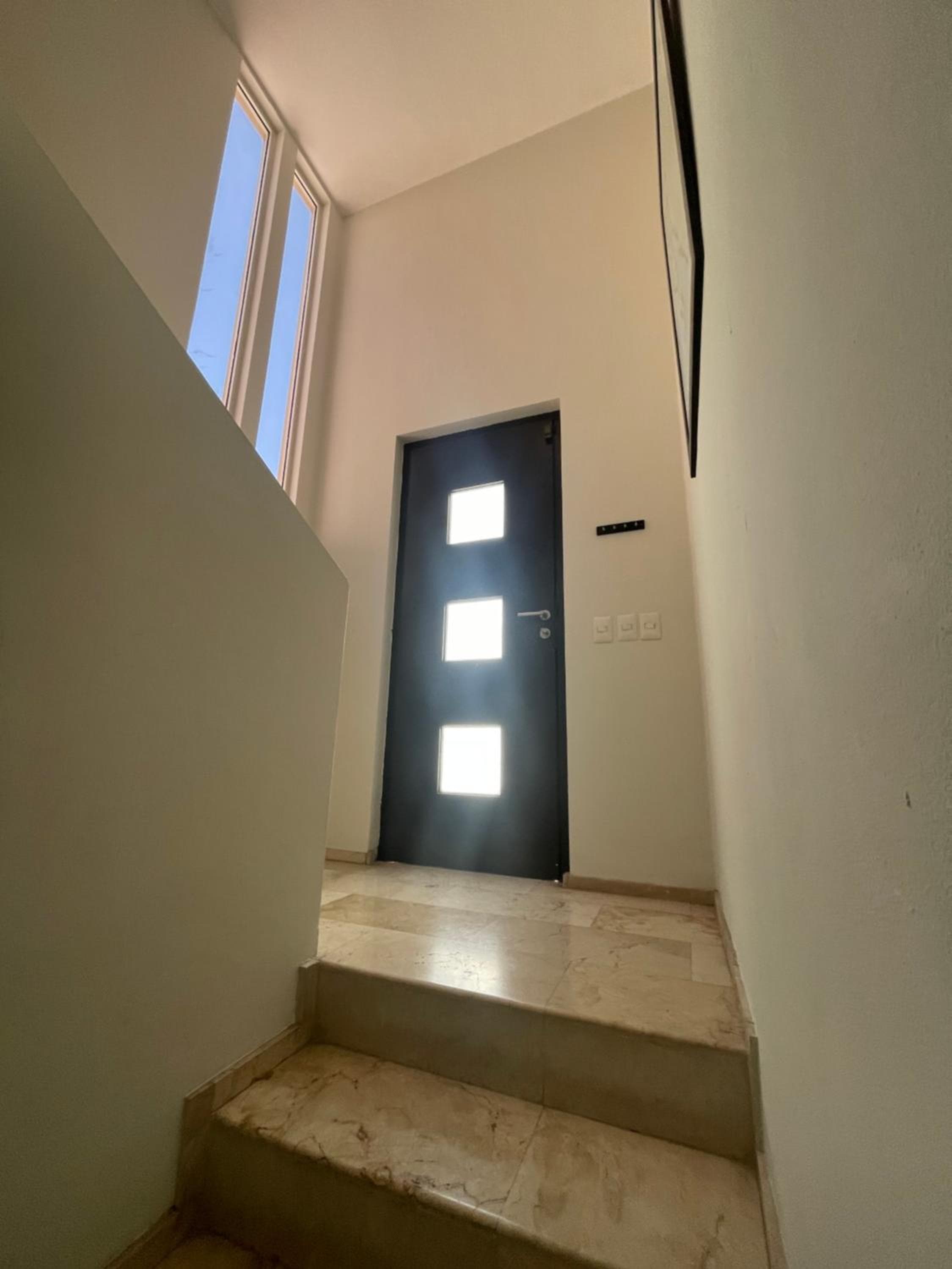 Sea view, king-size bed, wheelchair access — 14