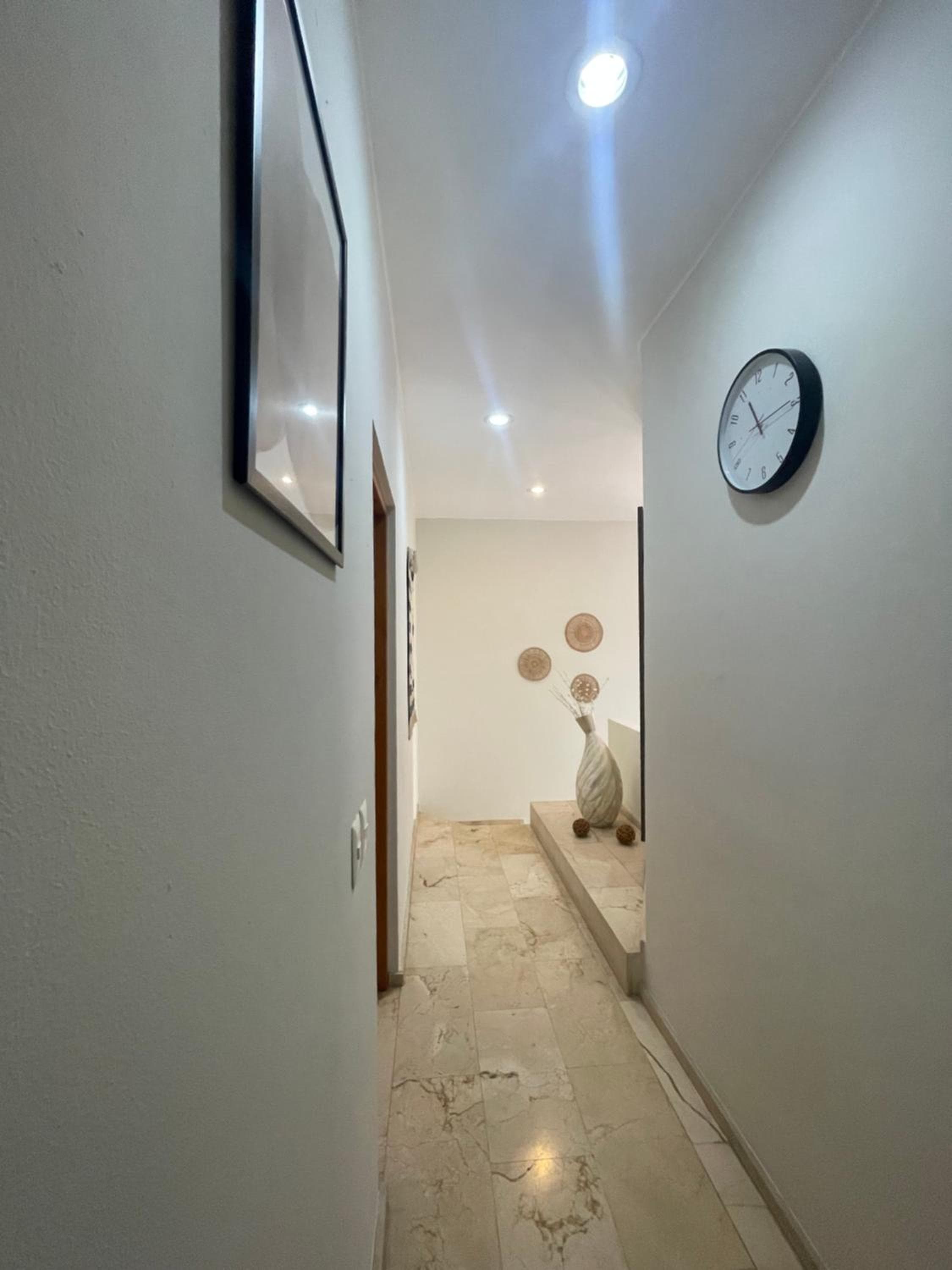 Sea view, king-size bed, wheelchair access — 23