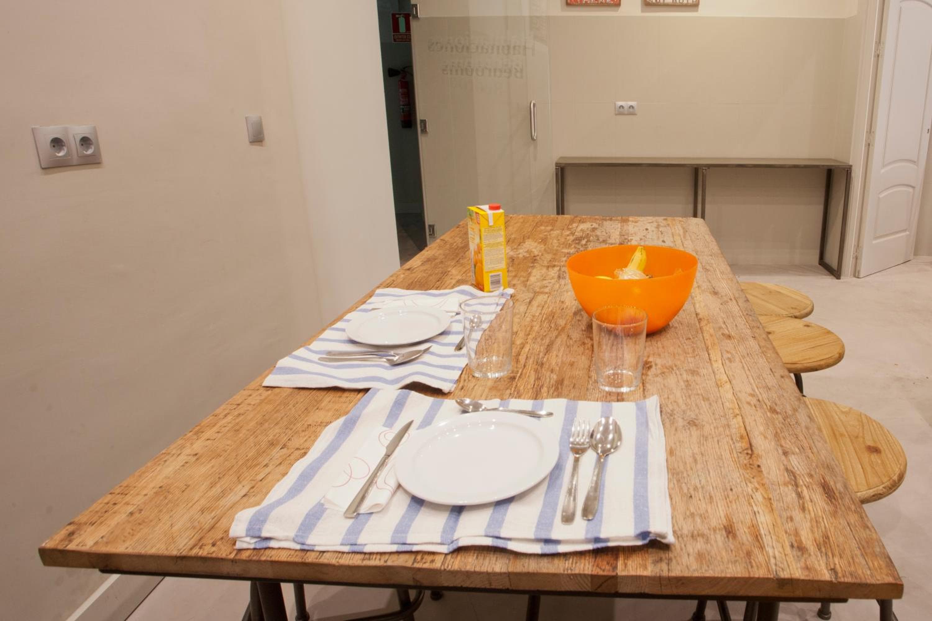 Malaga Stop Hostel AB — 2