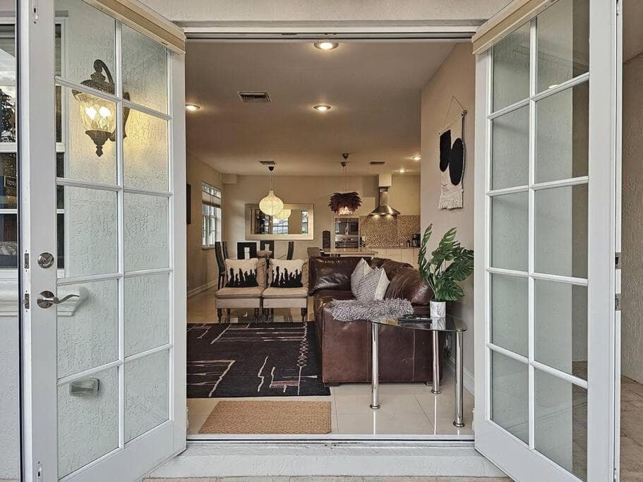 Tarpon River House - Heat Optional Pool - 4 bedrooms - 3 bathrooms - 1 miles to downtown FTL — 29