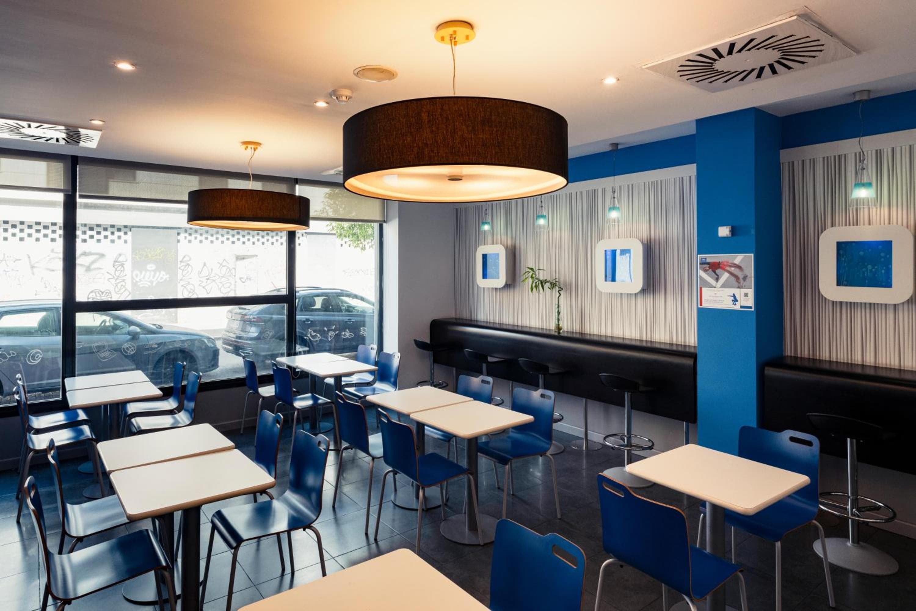 Ibis Budget Málaga Centro — 8