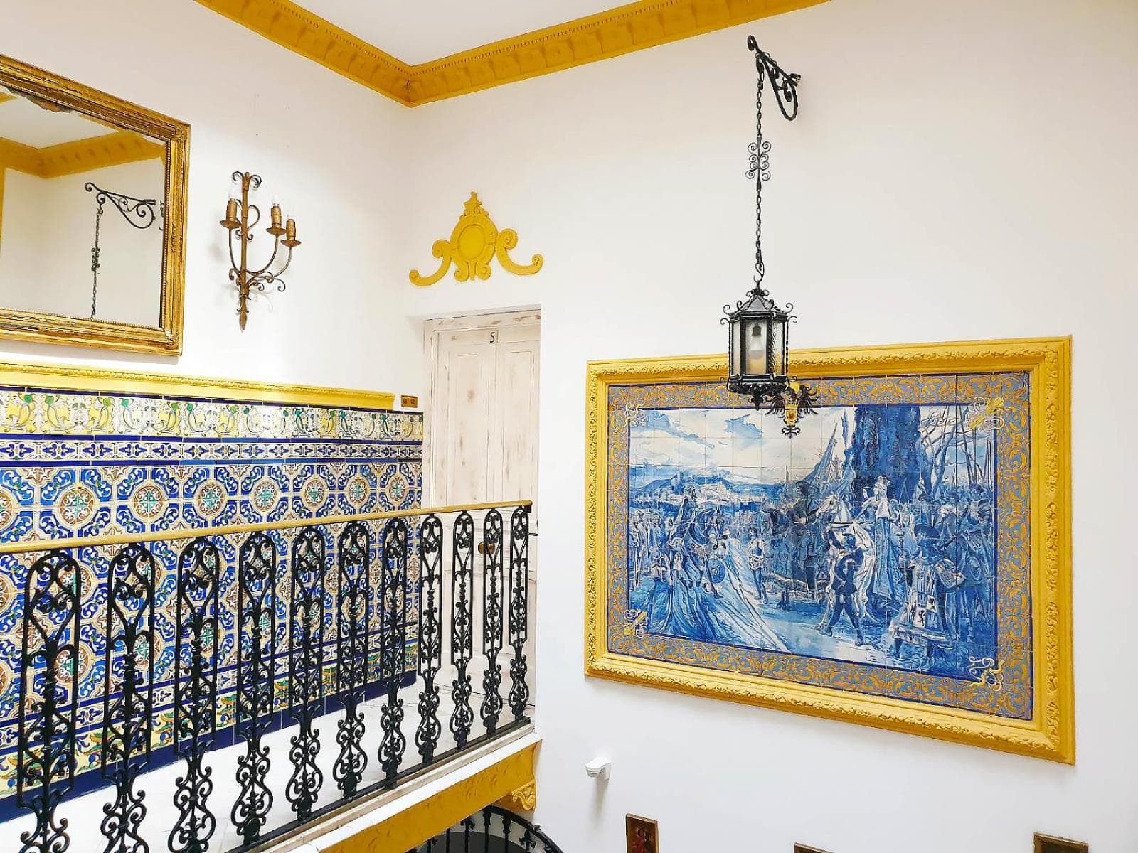 Palace House Hércules Apartments — 11