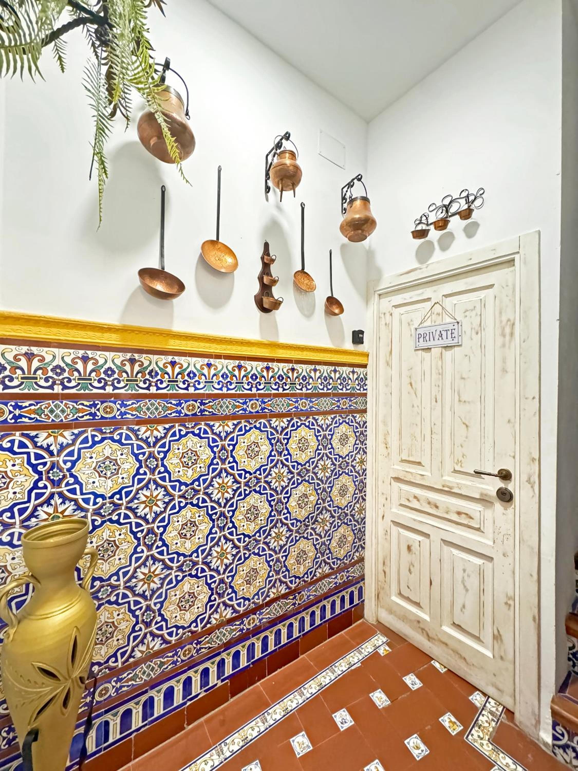 Palace House Hércules Apartments — 18