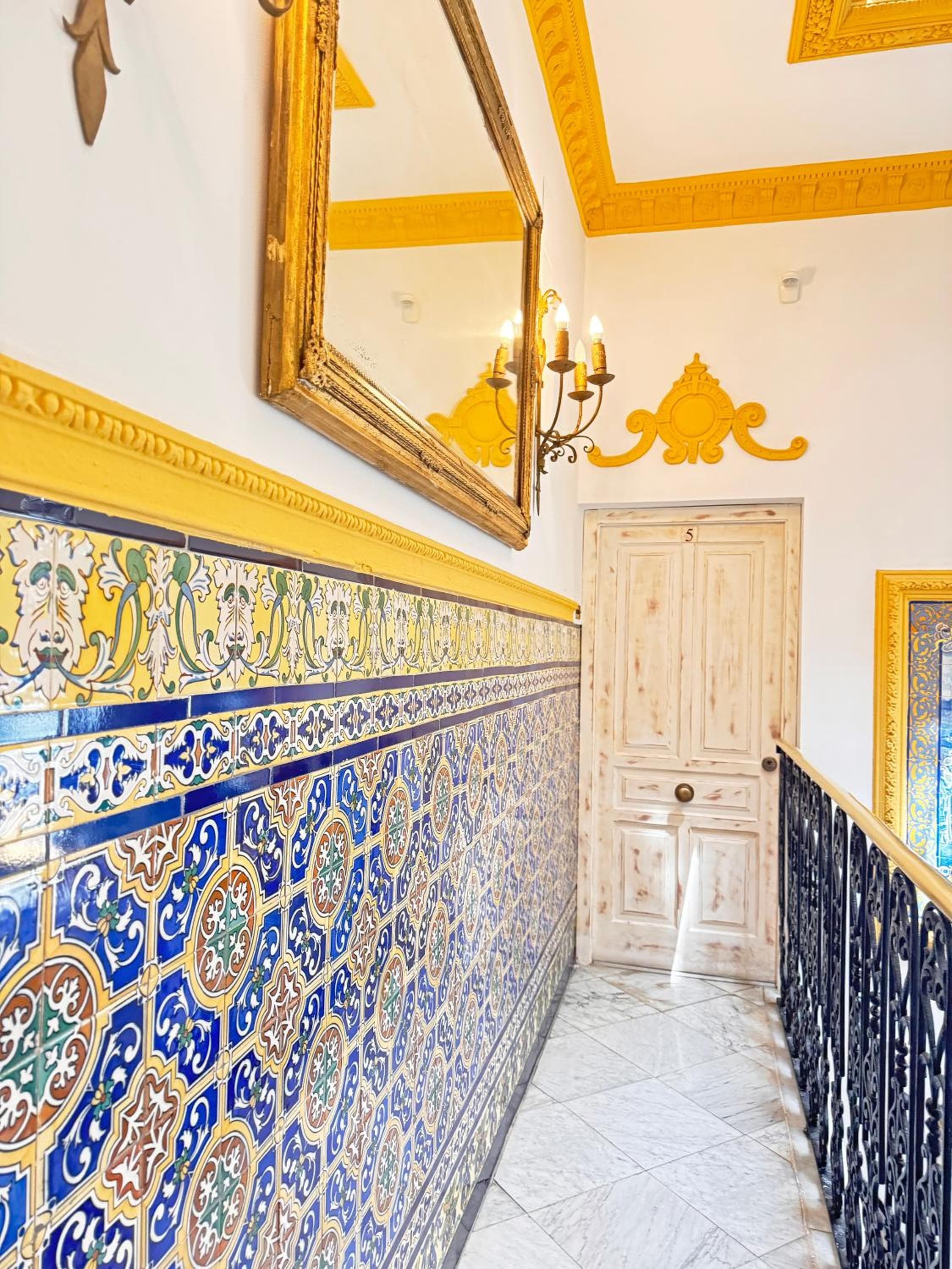 Palace House Hércules Apartments — 14