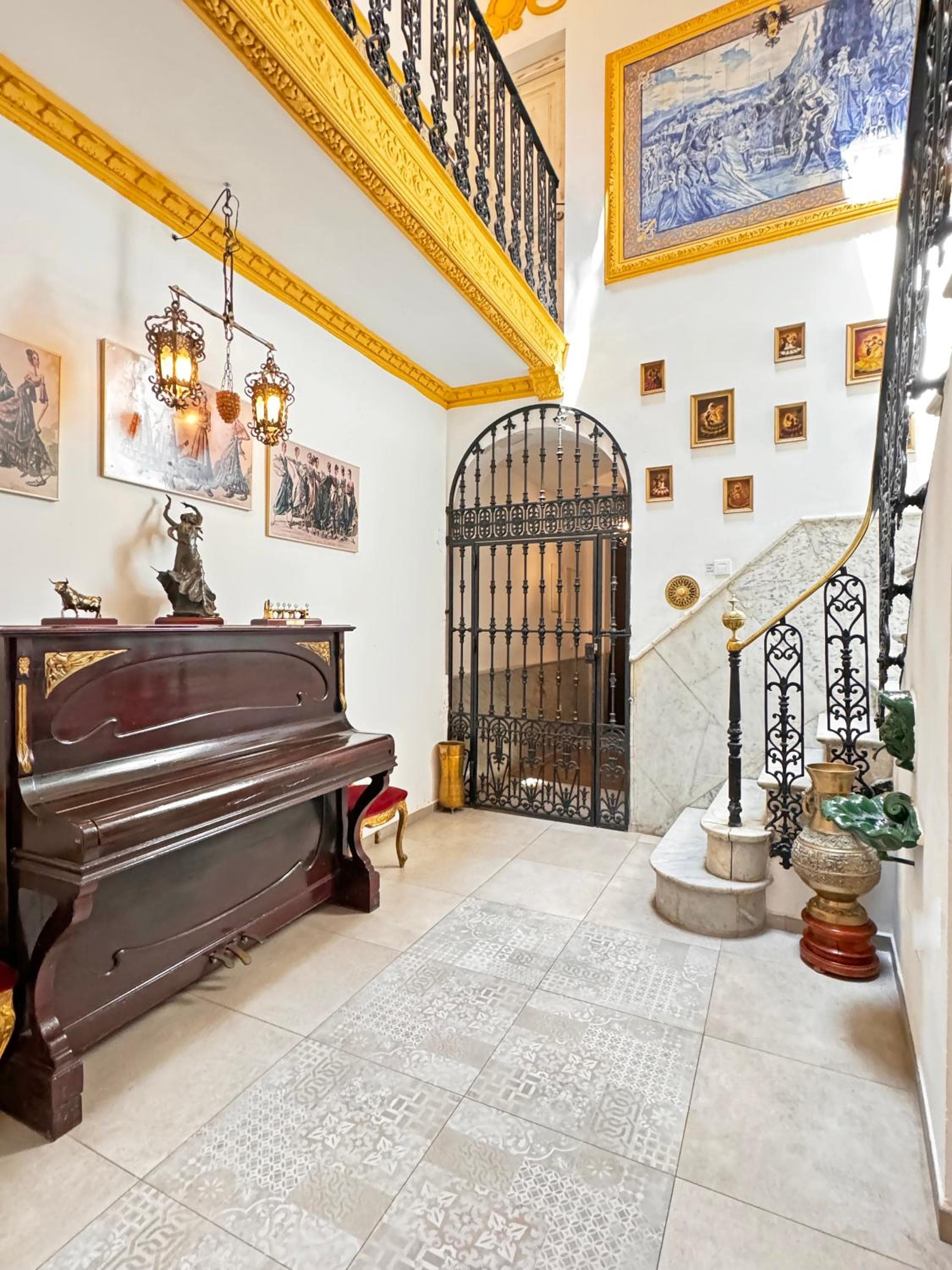 Palace House Hércules Apartments — 8